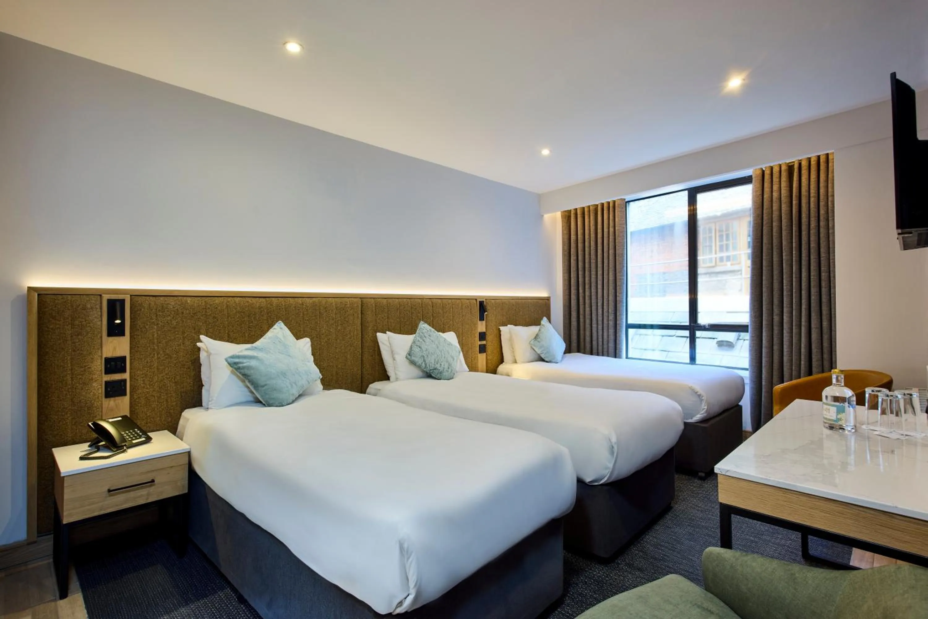 Bed in Handel's Hotel