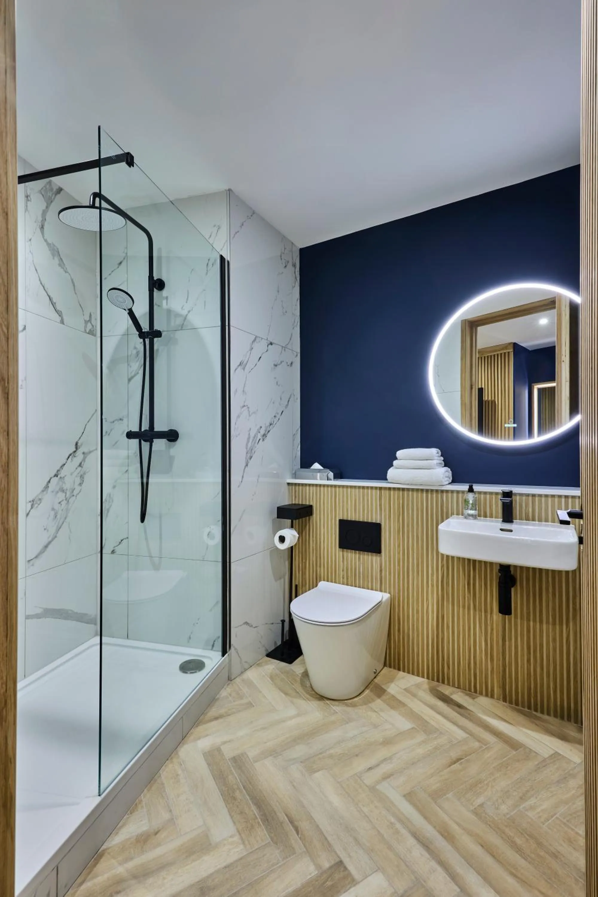 Shower in Handel's Hotel