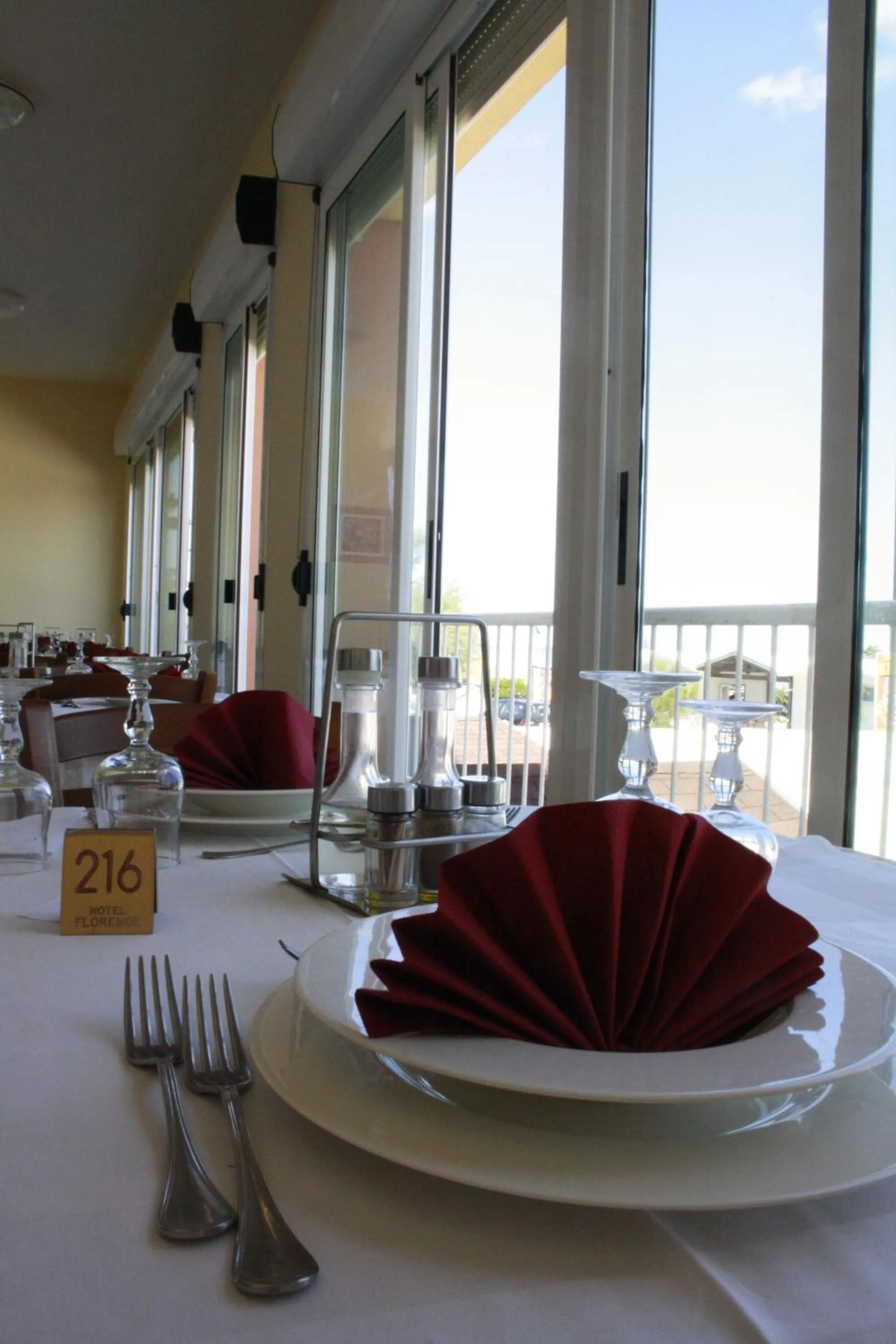 Restaurant/places to eat in Hotel Florence