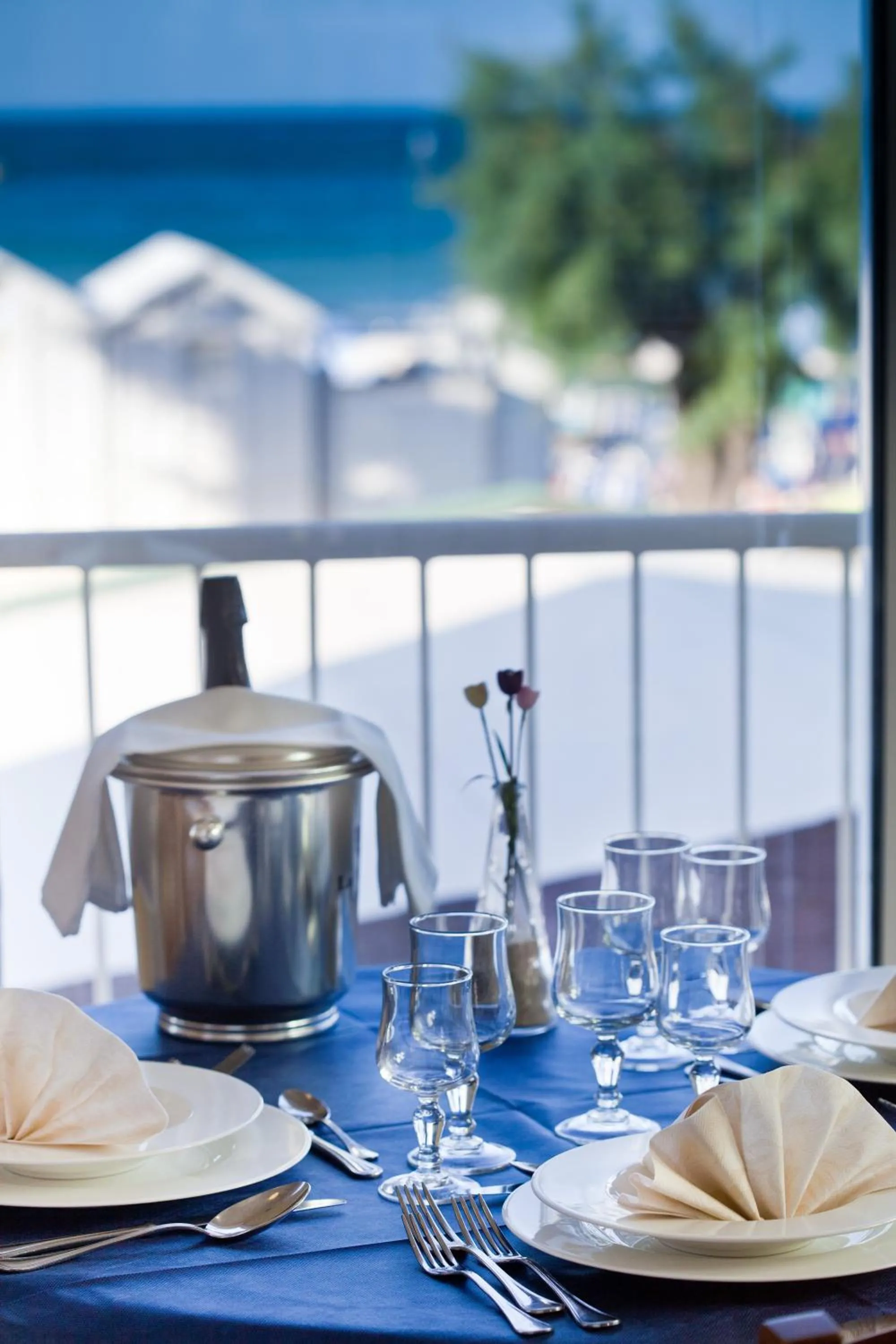 Restaurant/places to eat in Hotel Florence