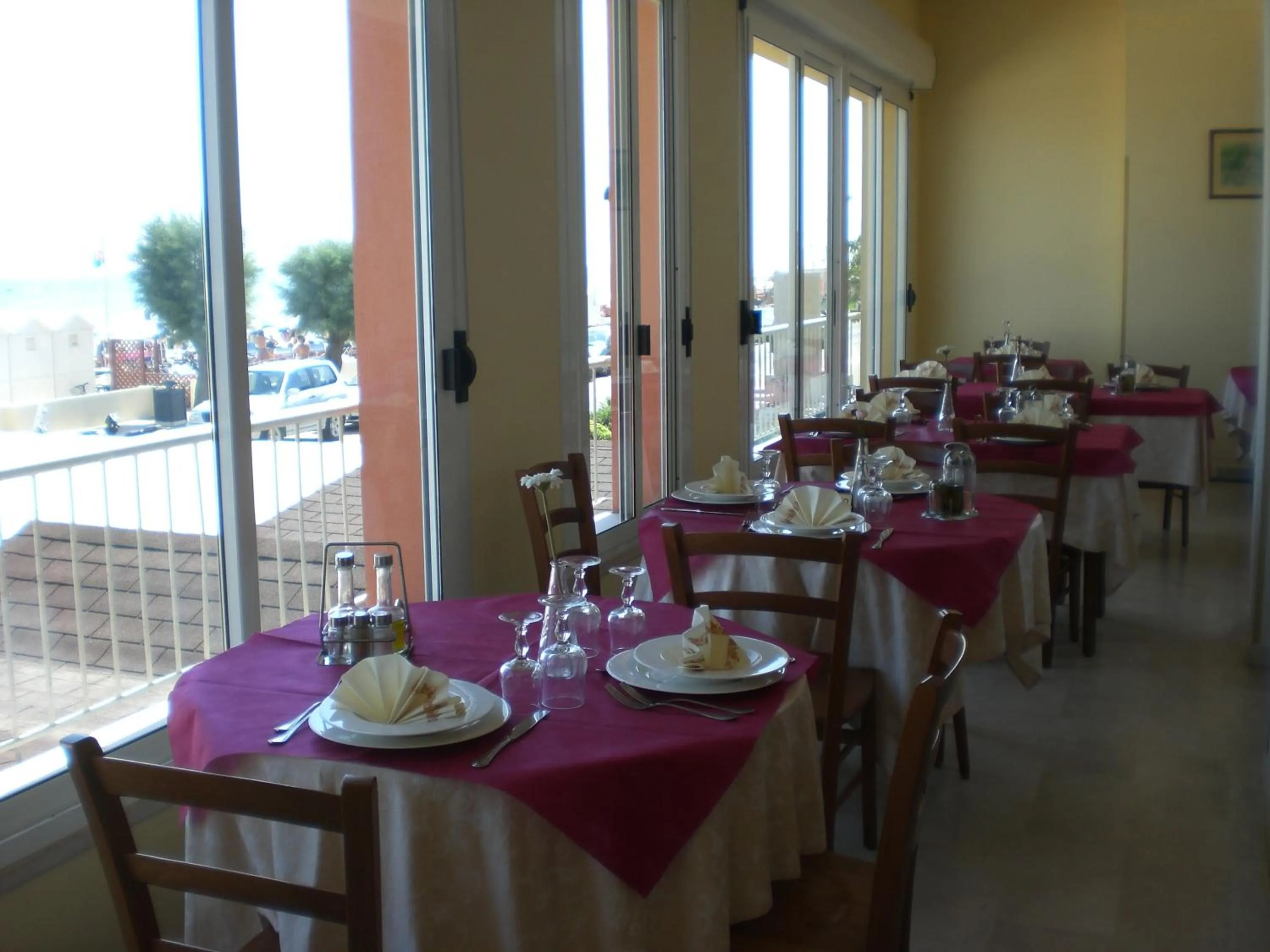 Restaurant/places to eat in Hotel Florence