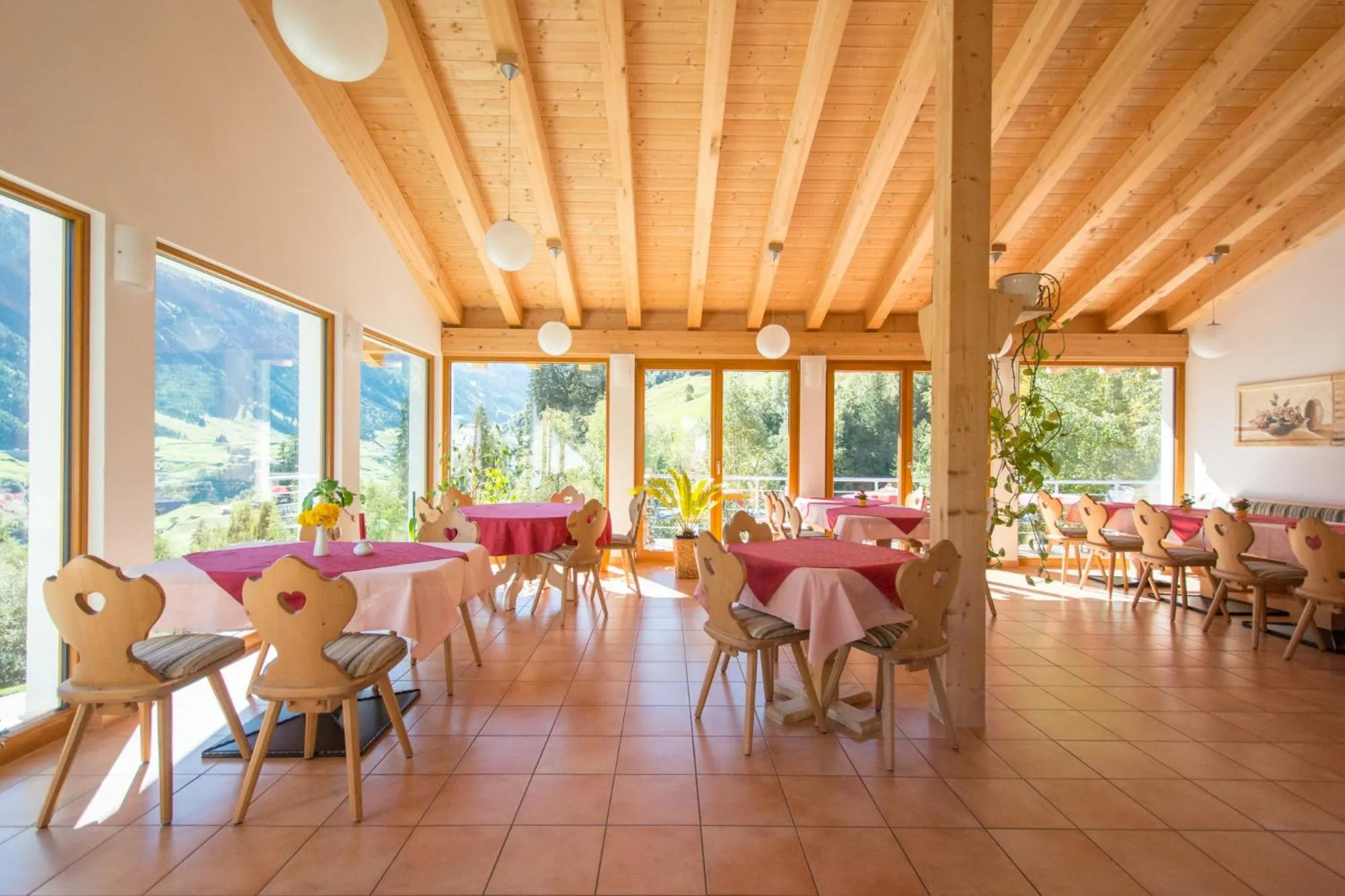 Restaurant/places to eat in Hotel Cuntera