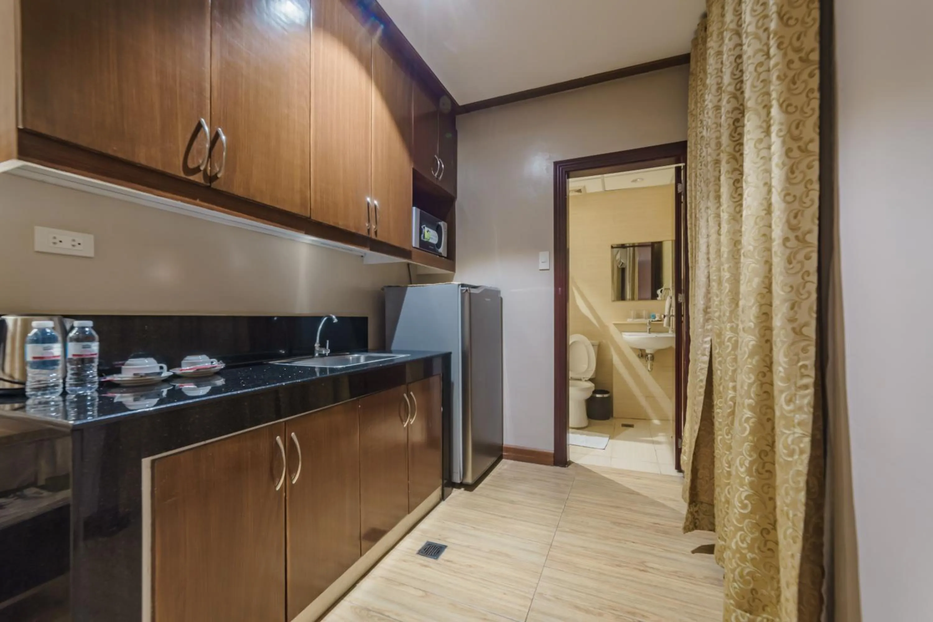 Toilet in Robertson Hotel