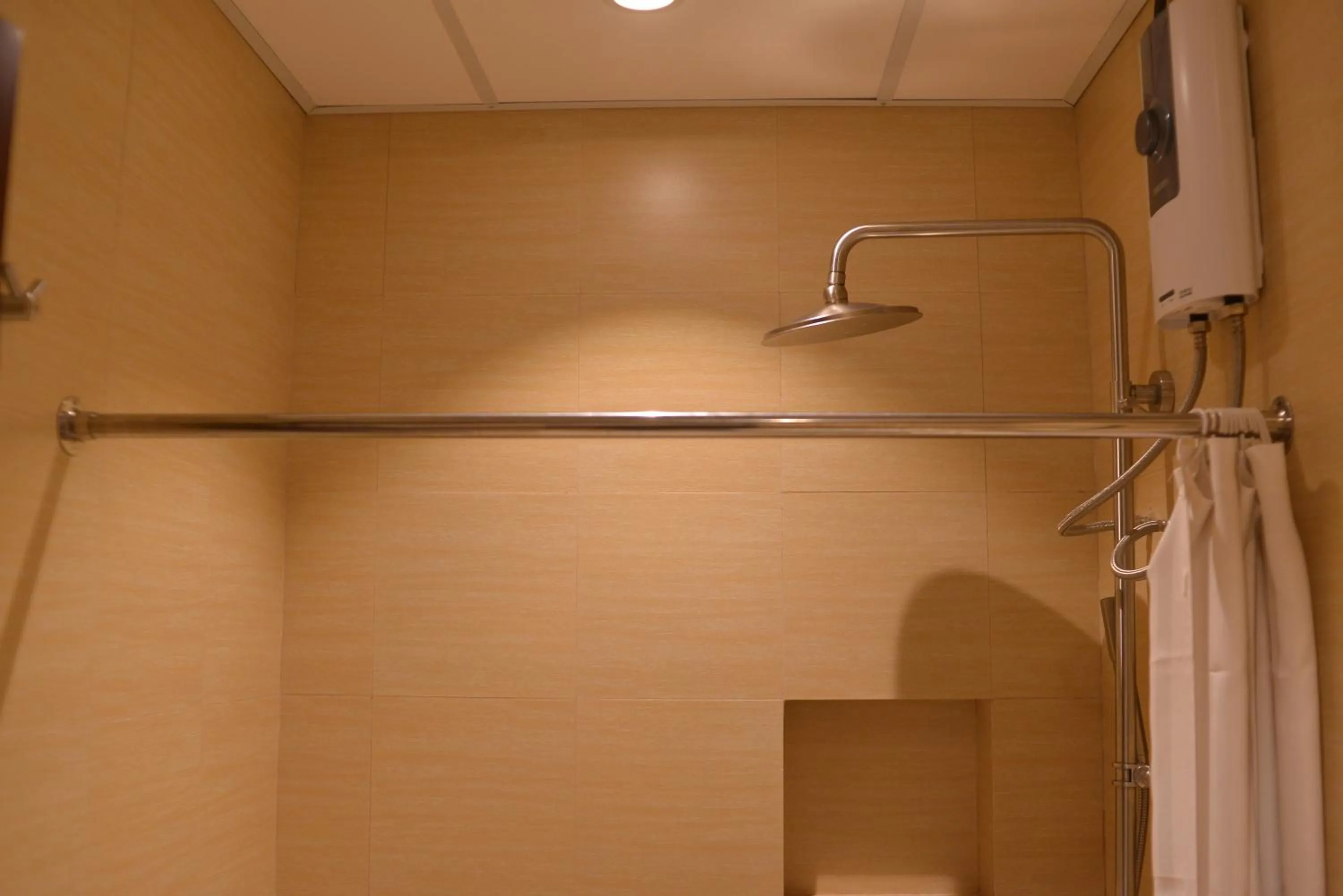 Shower in Robertson Hotel