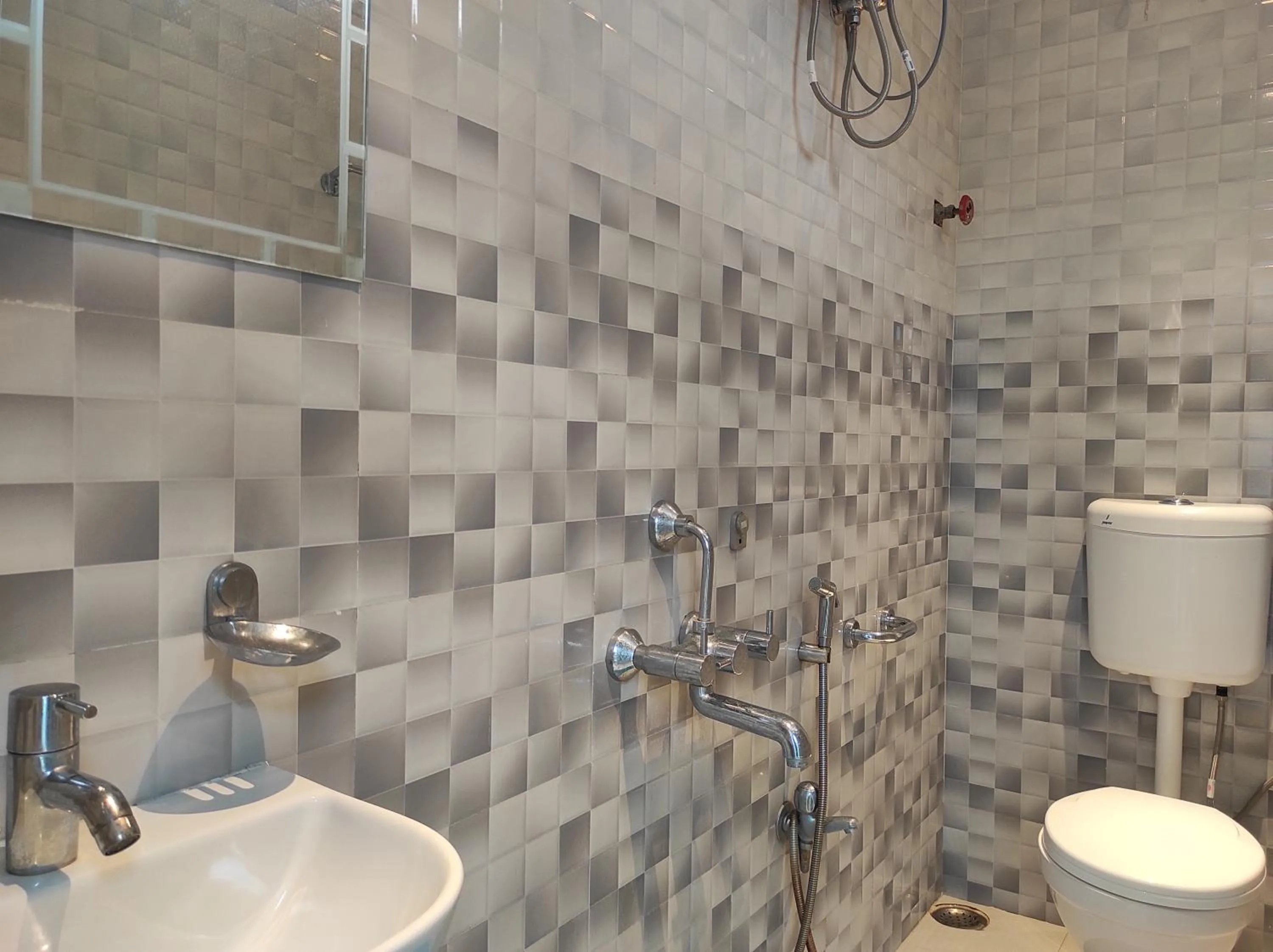 Shower in Hotel Indira