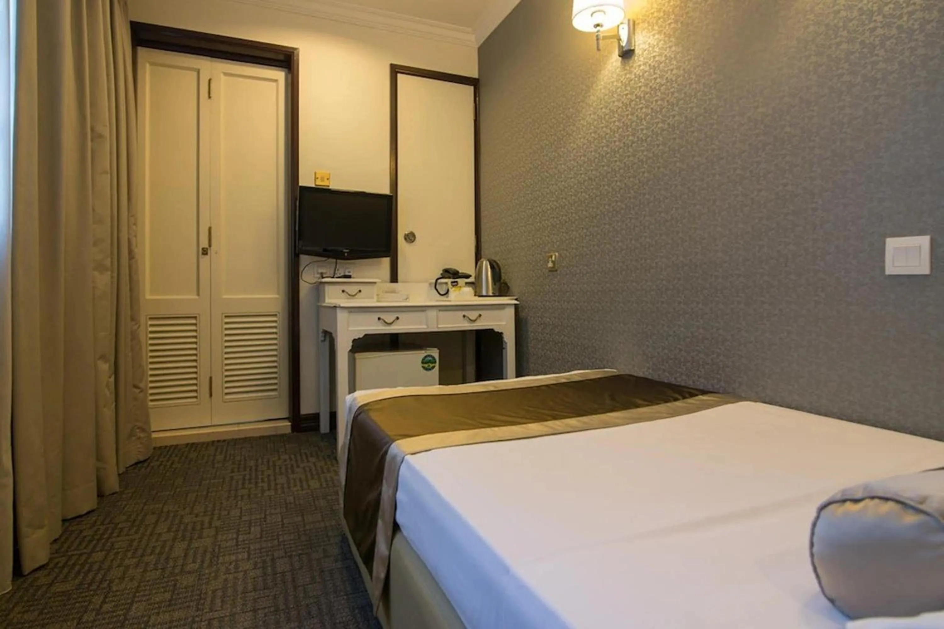 Bed in The Inn at Temple Street