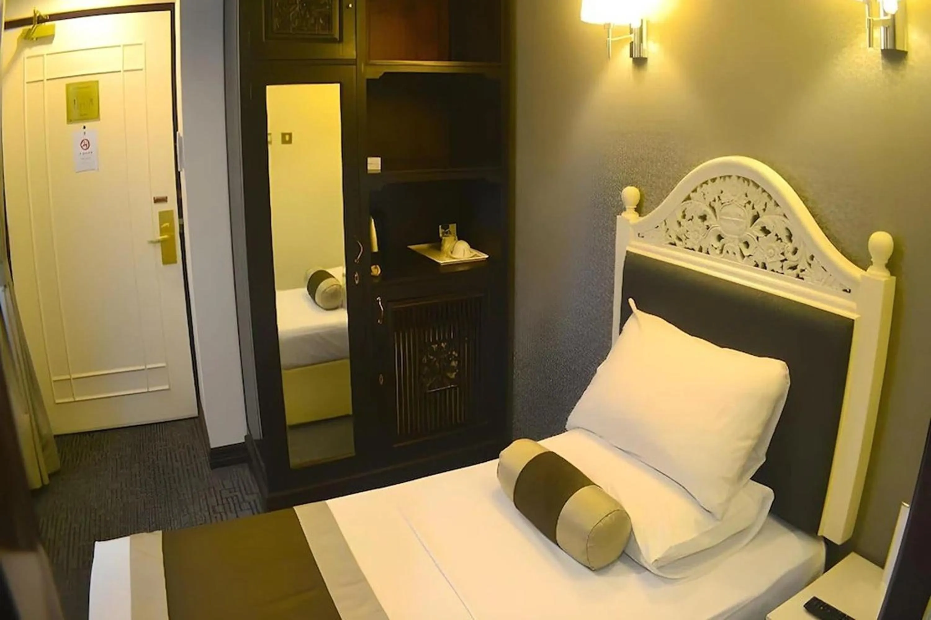 Bed in The Inn at Temple Street