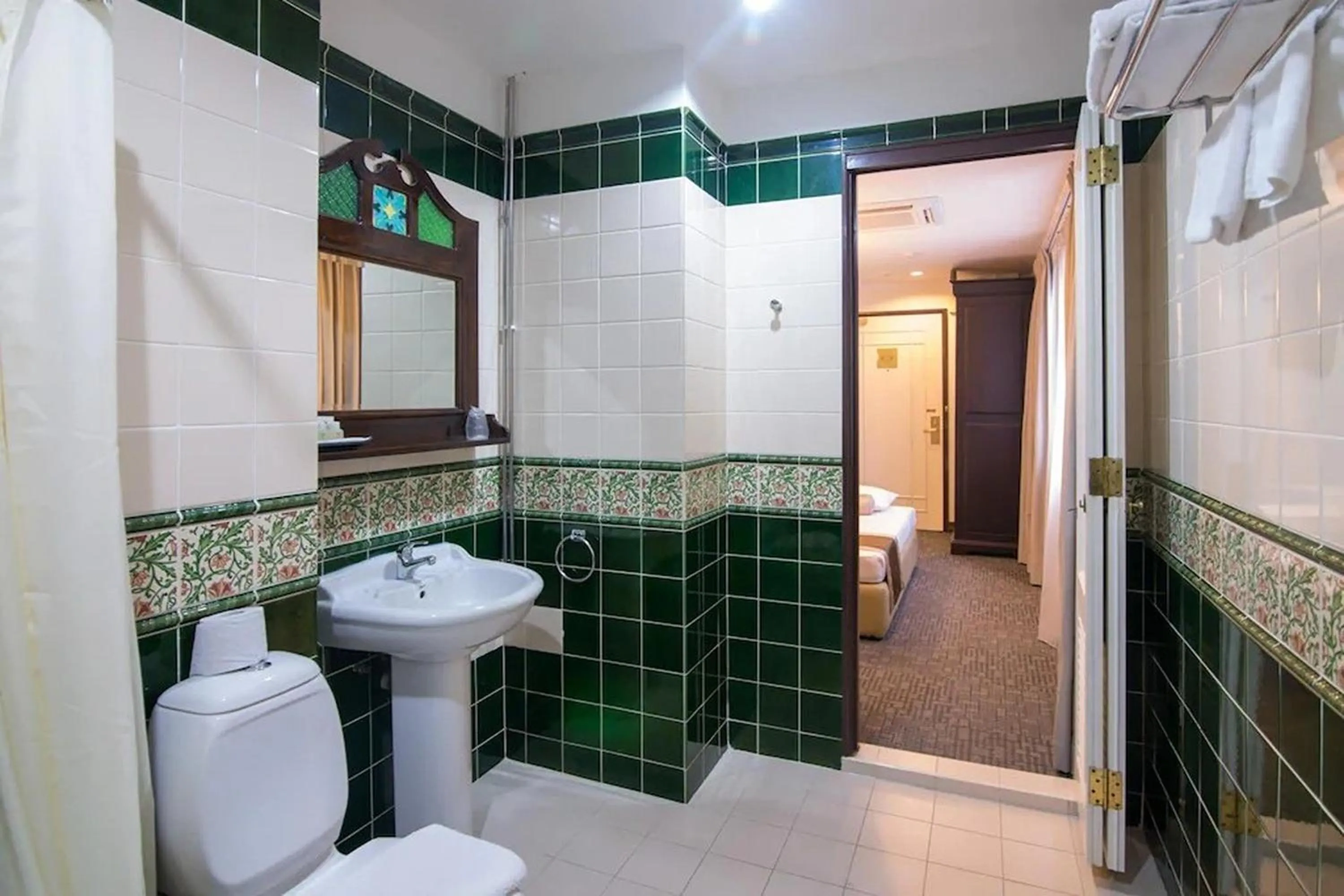 Toilet in The Inn at Temple Street