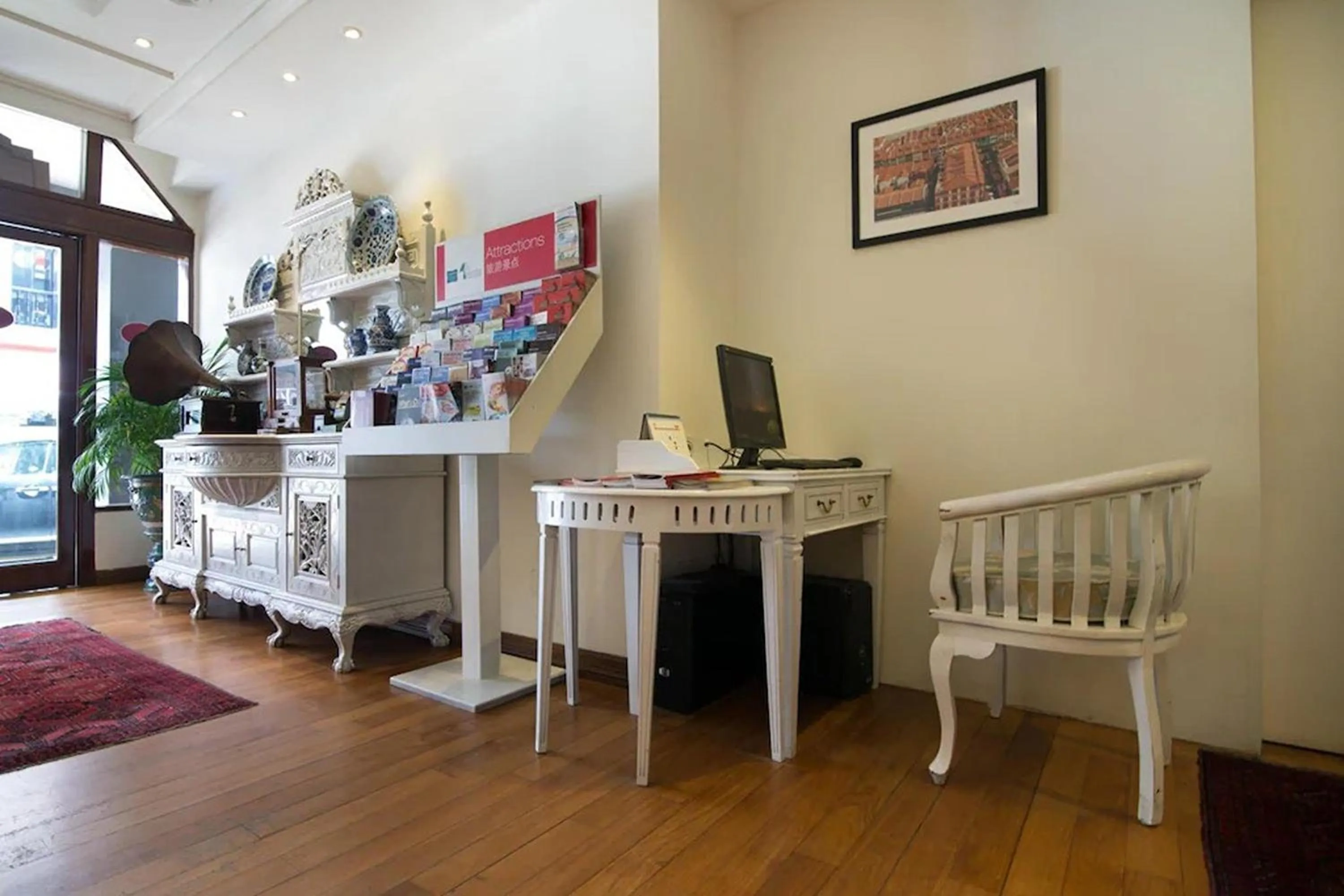 Lobby or reception in The Inn at Temple Street