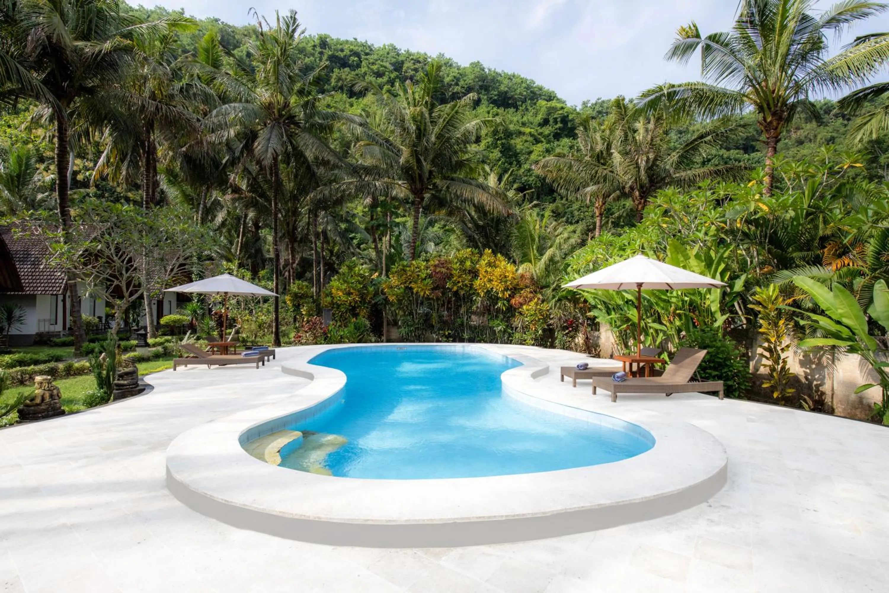 Swimming pool in Crystal Bay Villa