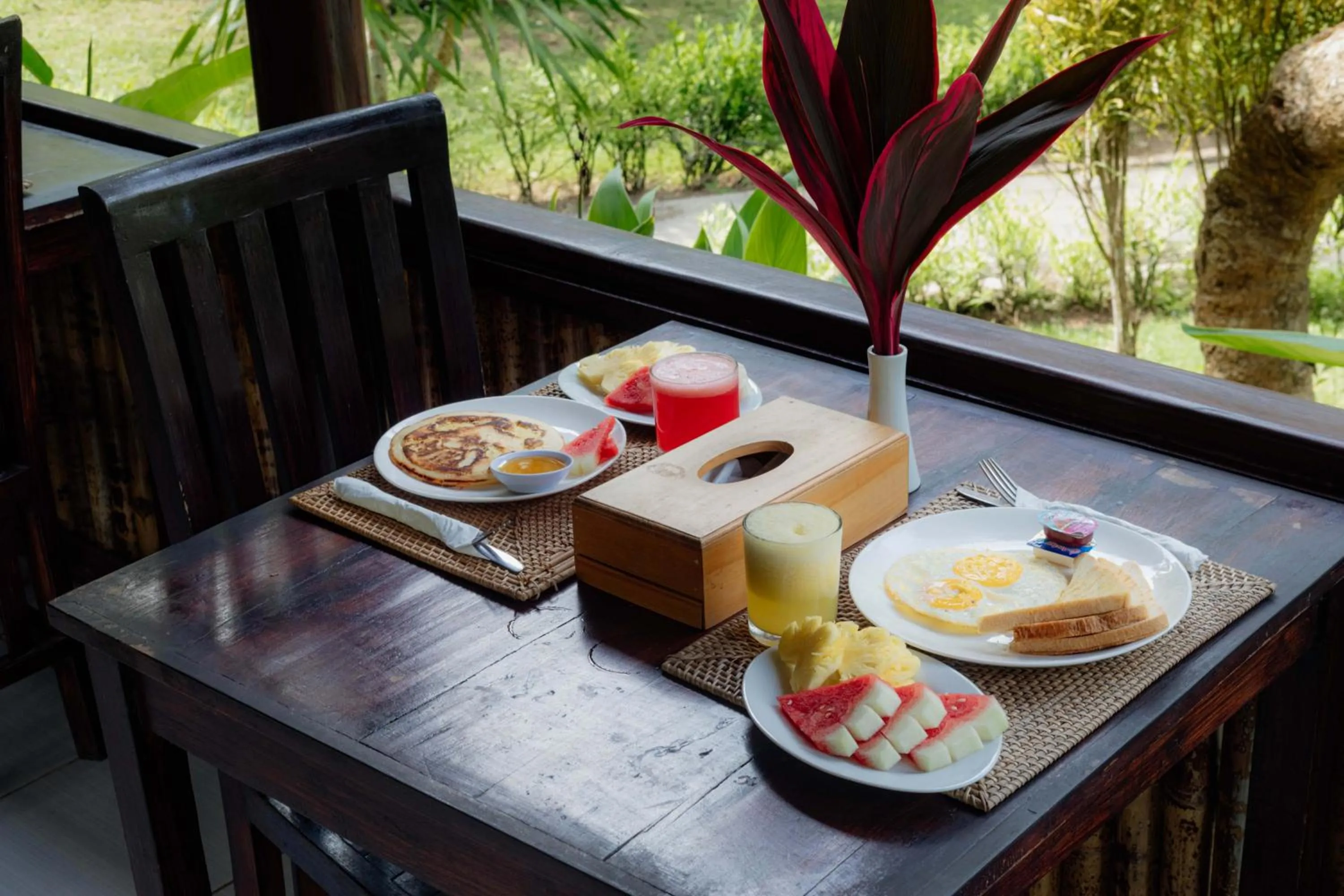 Restaurant/places to eat in Crystal Bay Villa