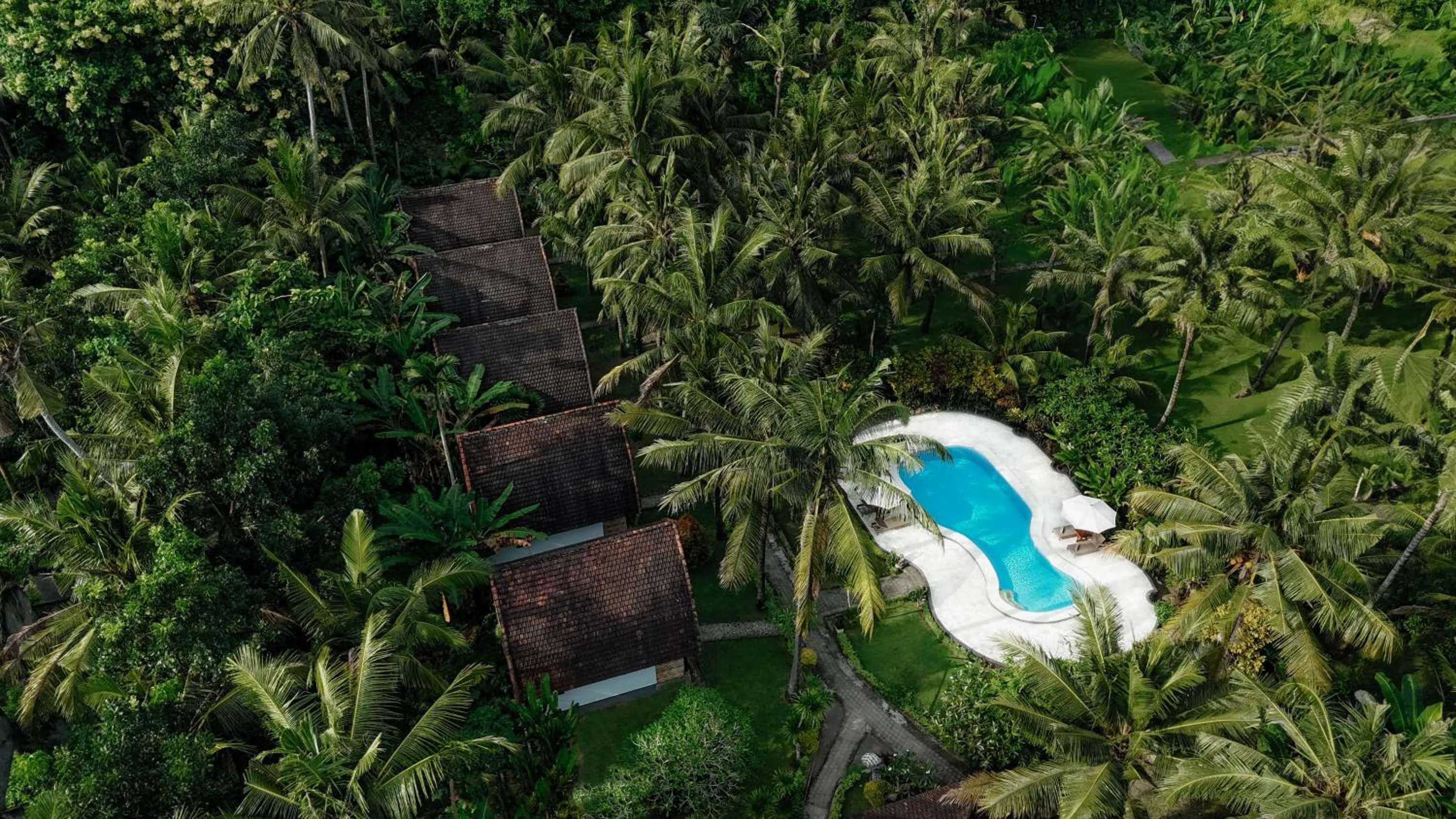 Swimming pool in Crystal Bay Villa