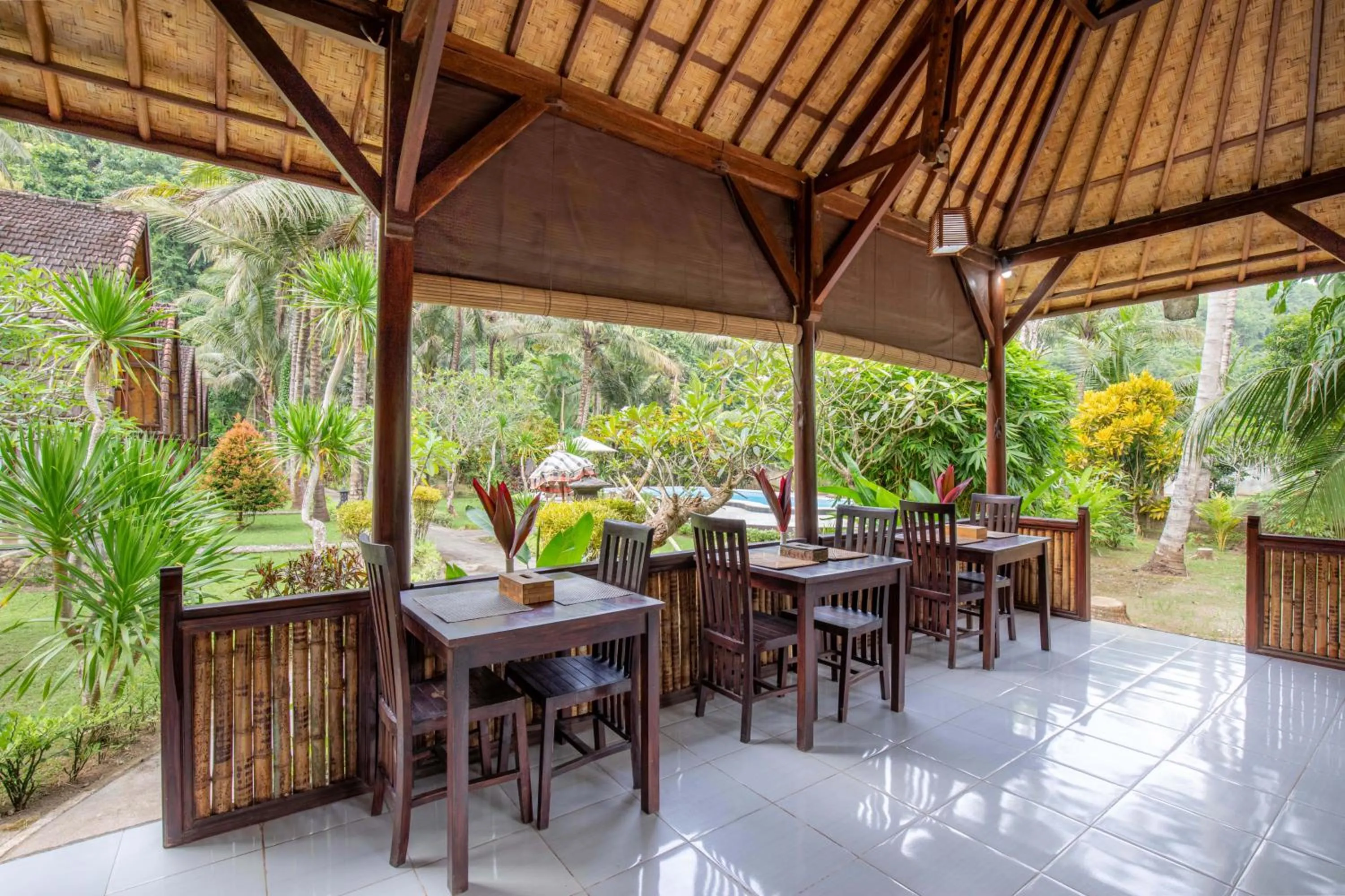 Restaurant/places to eat in Crystal Bay Villa