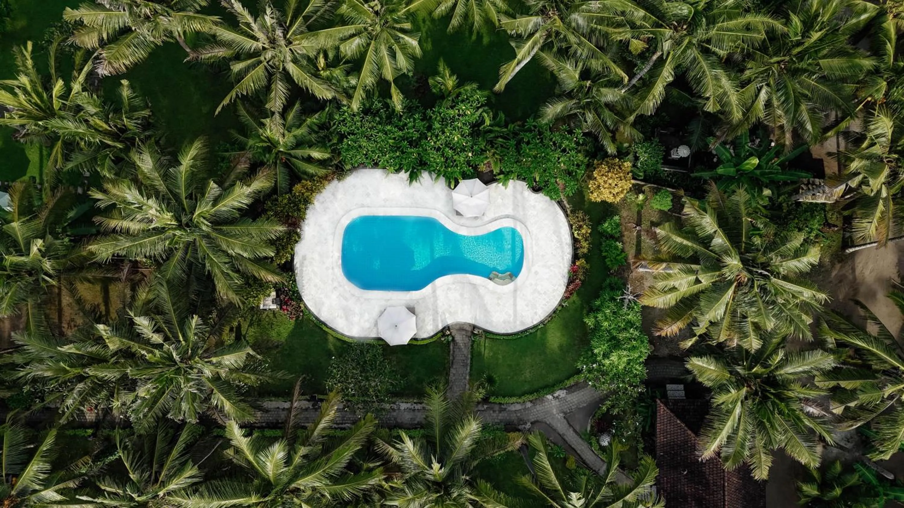 Swimming pool in Crystal Bay Villa