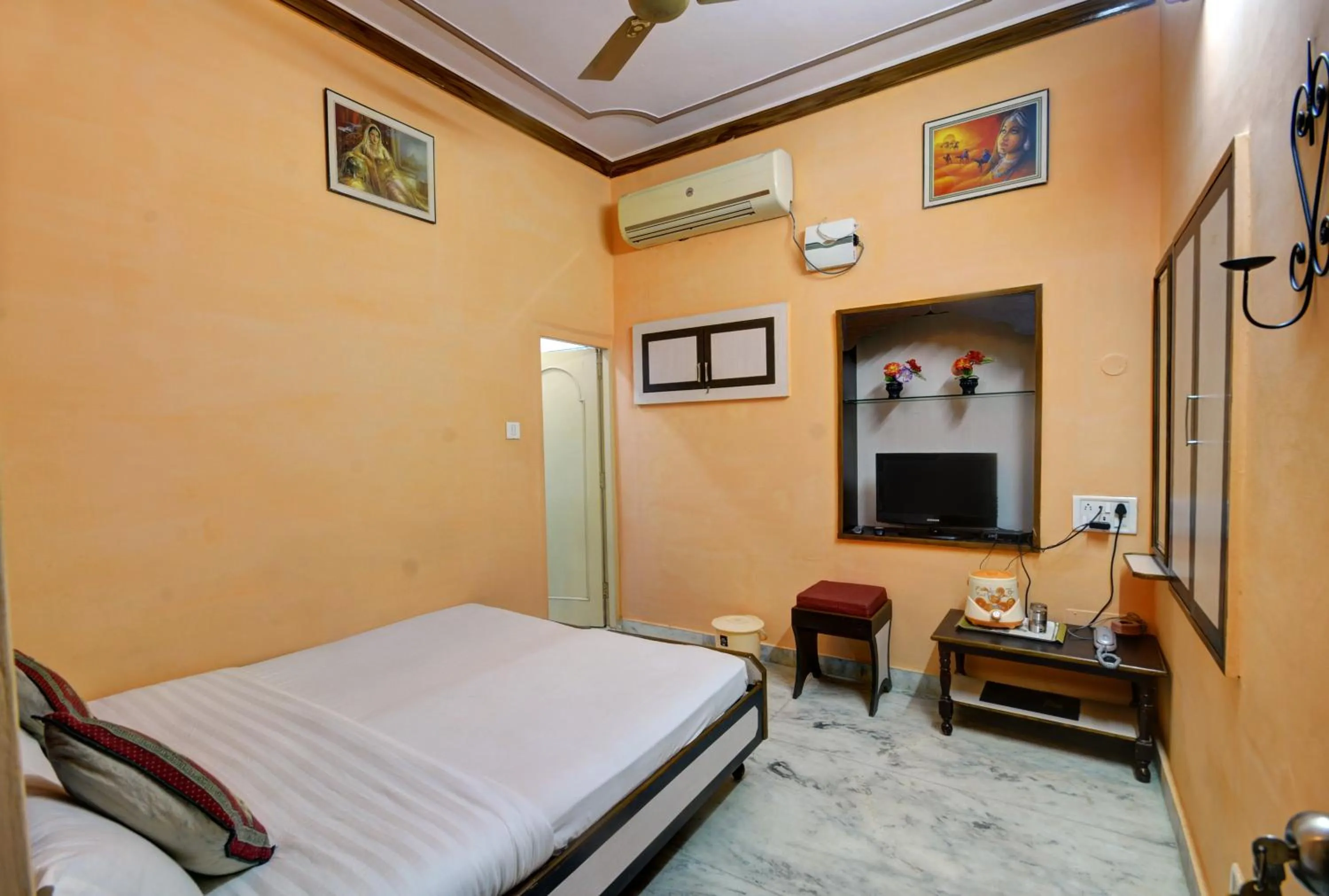 Bedroom, Bed in Hotel Jaisal Palace