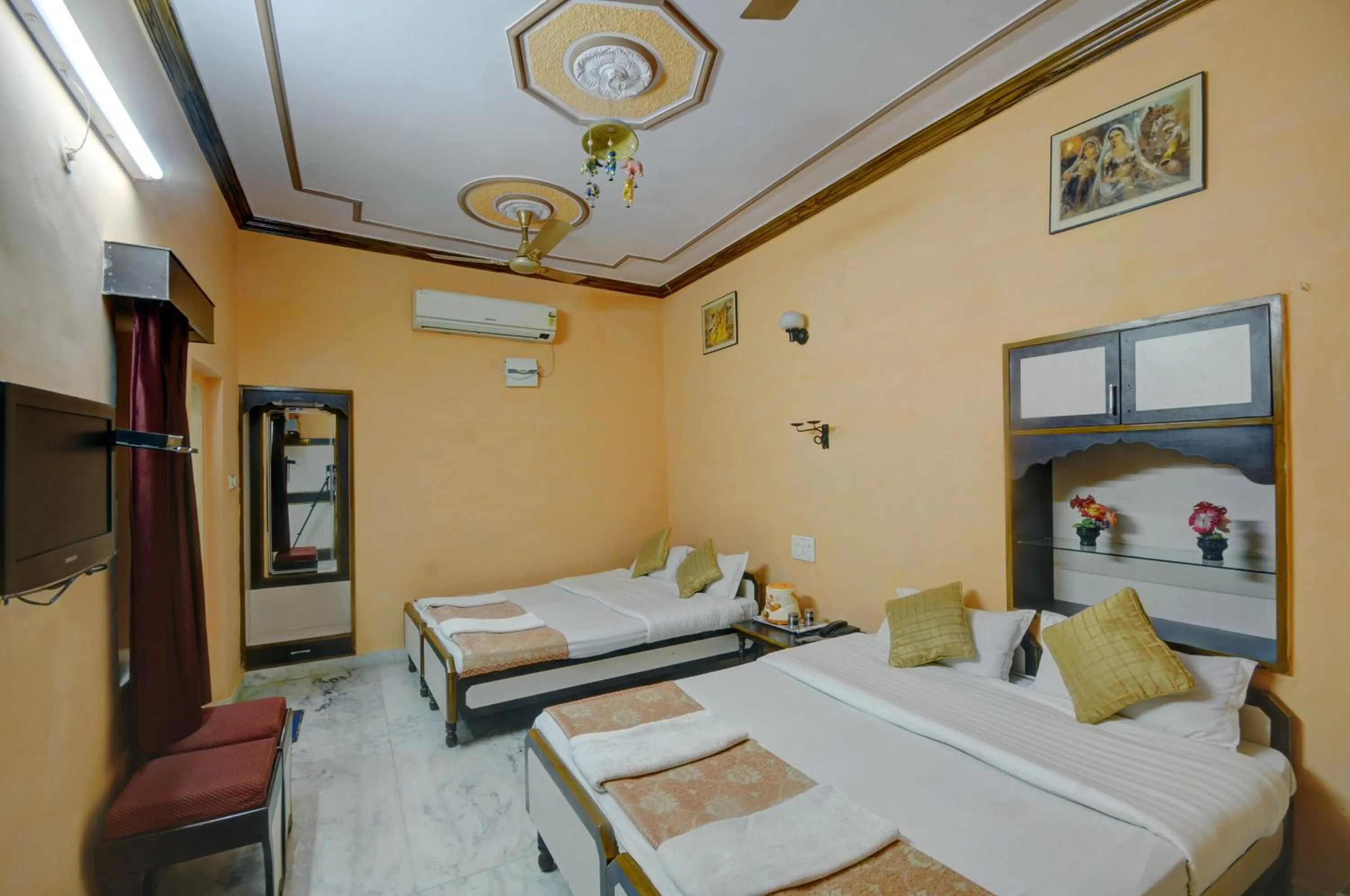 Bedroom, Bed in Hotel Jaisal Palace