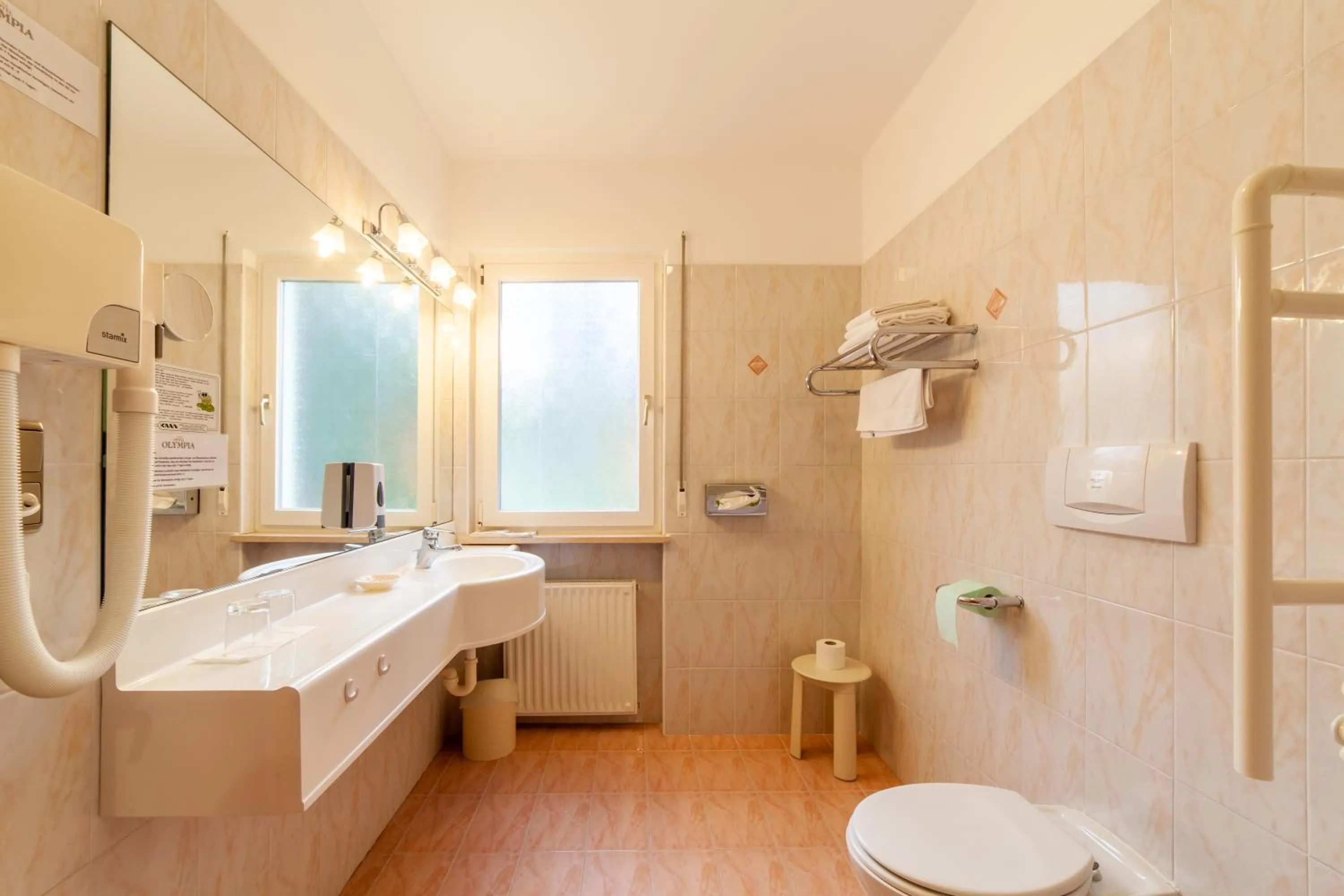 Bathroom in Frühstücks-Hotel Olympia