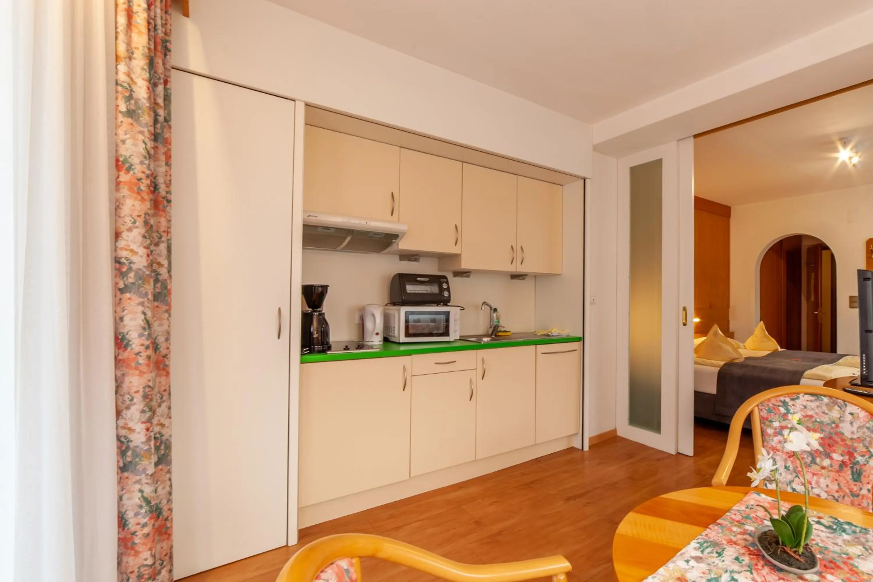 Kitchen or kitchenette in Frühstücks-Hotel Olympia