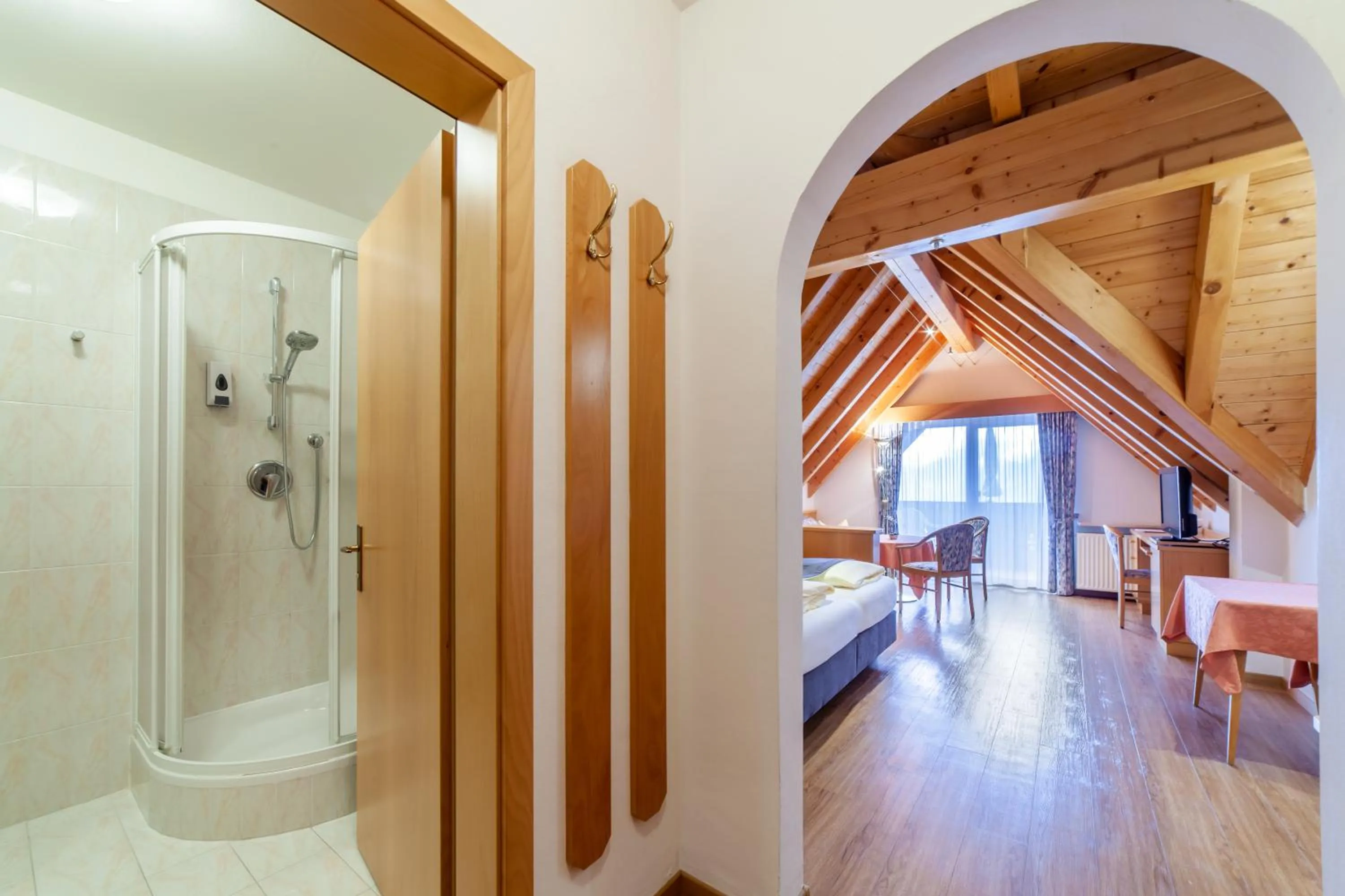 Bathroom in Frühstücks-Hotel Olympia