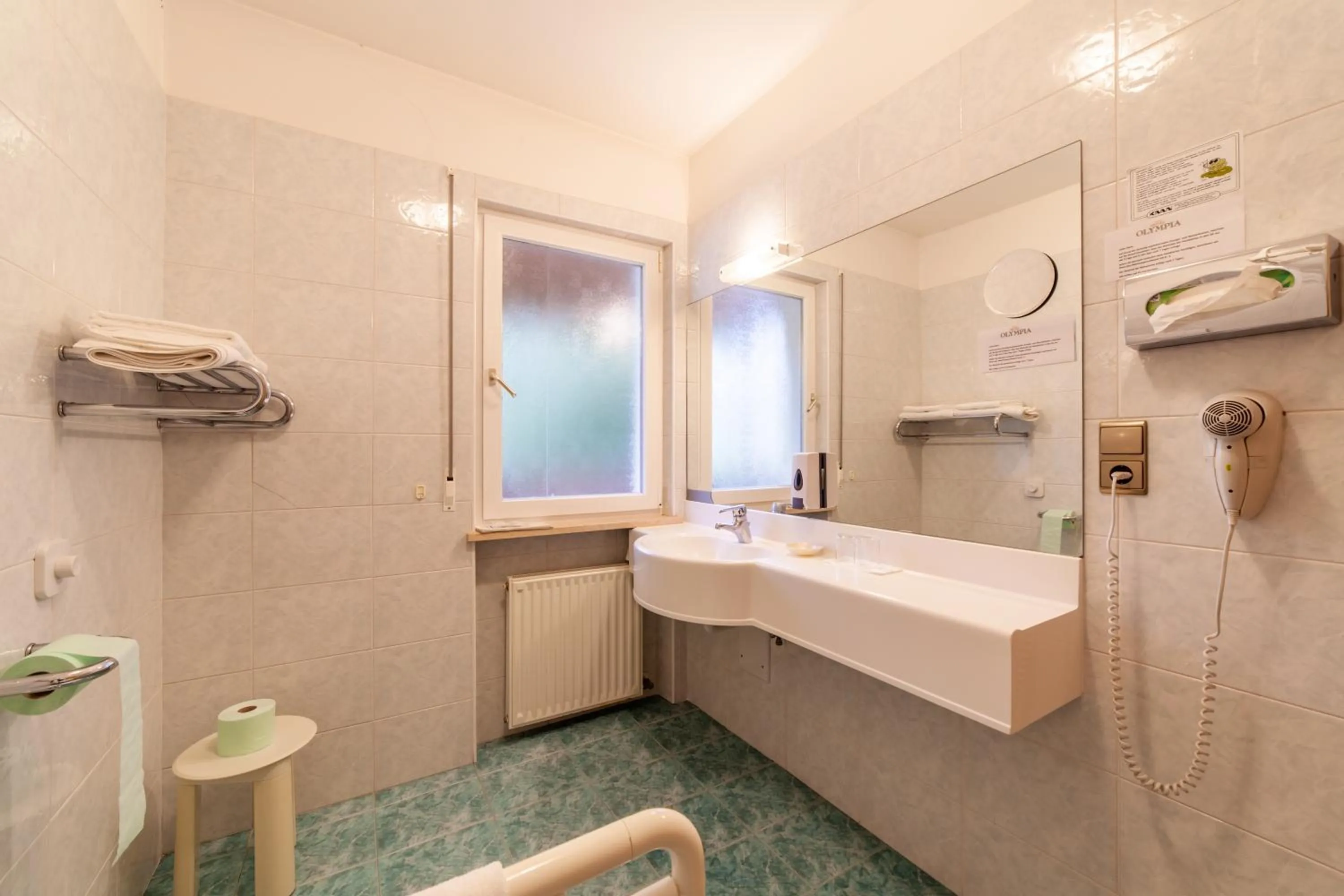 Bathroom in Frühstücks-Hotel Olympia