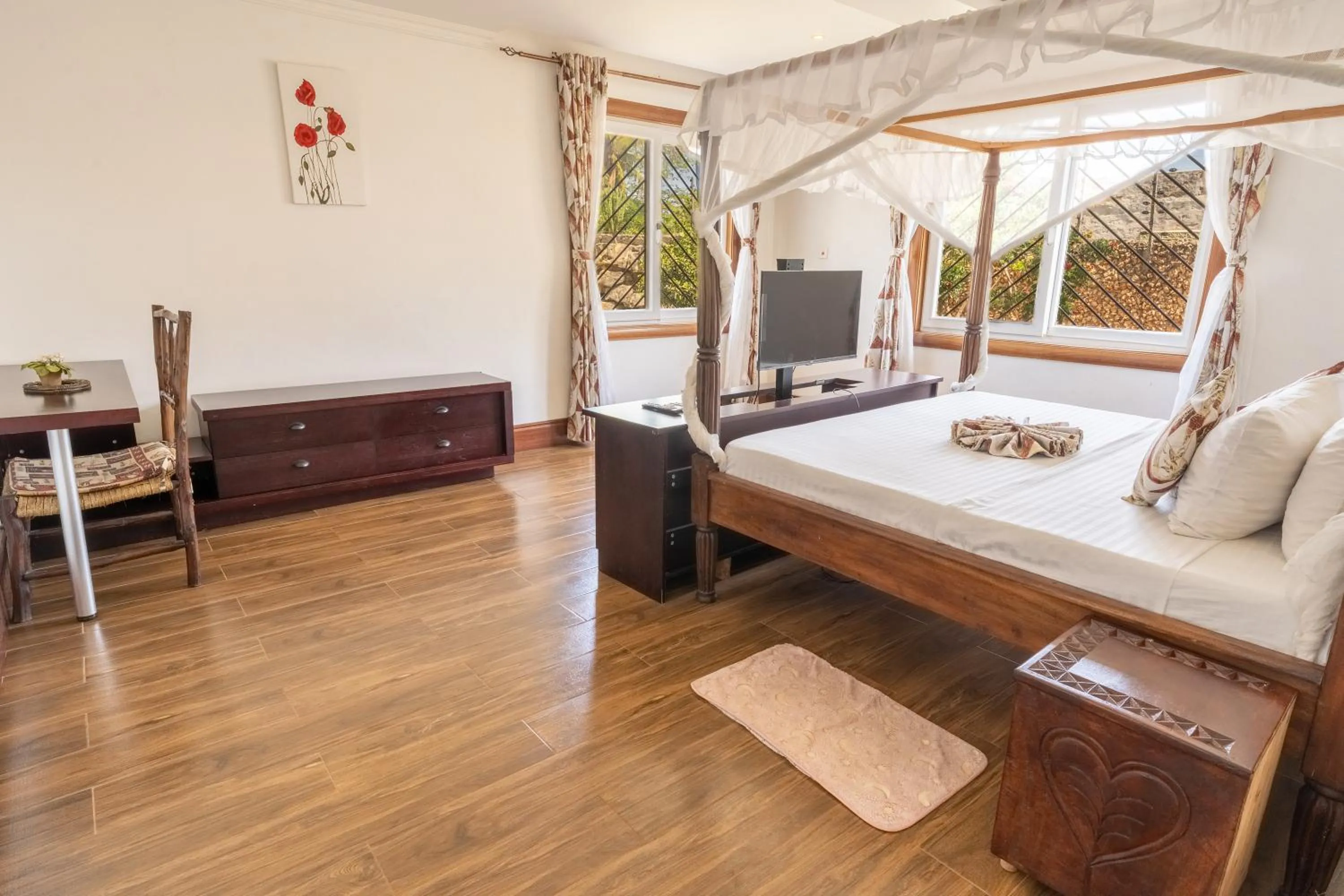 Bed in Queens Chateau Boutique Villa