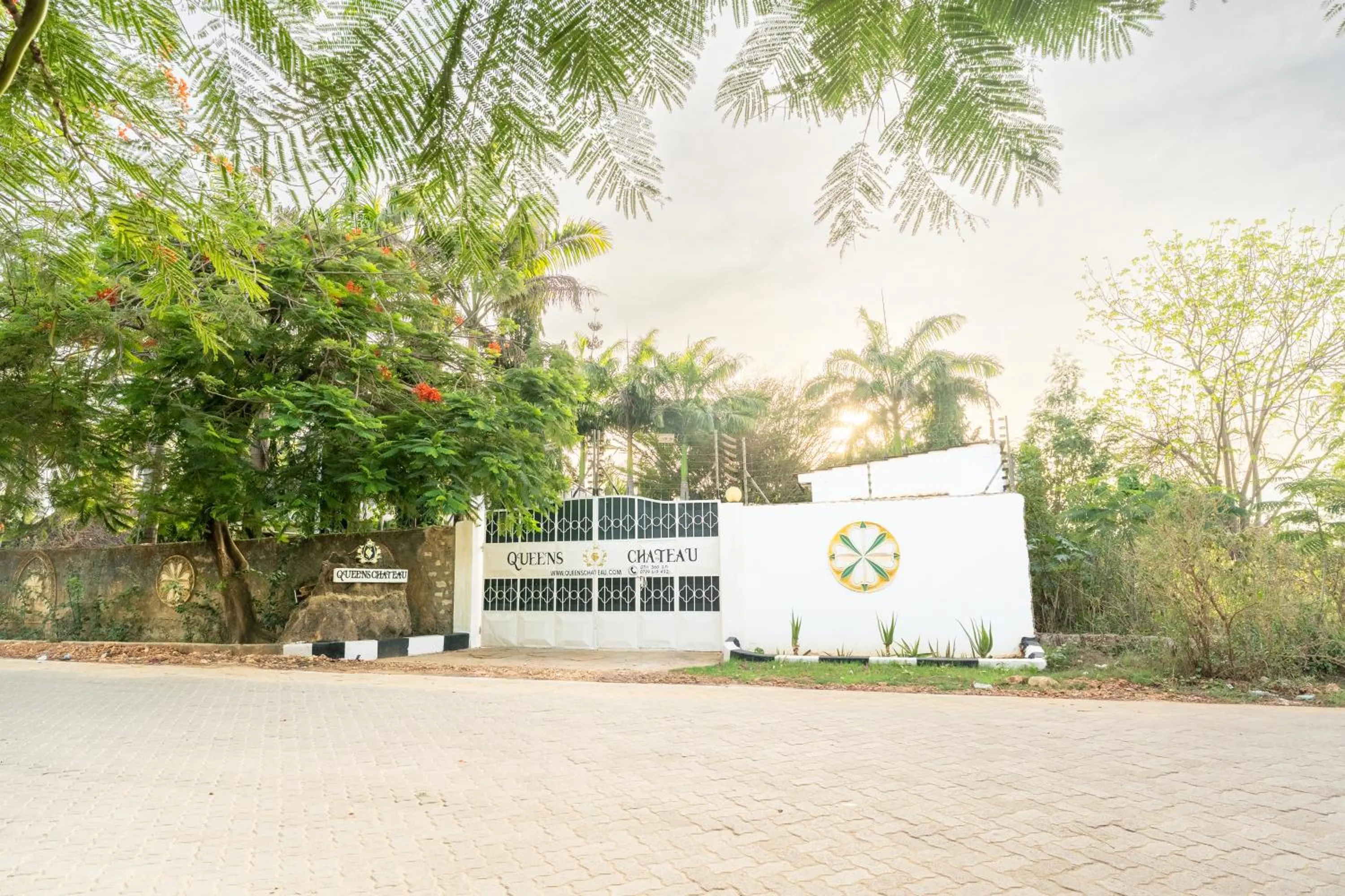 Day in Queens Chateau Boutique Villa