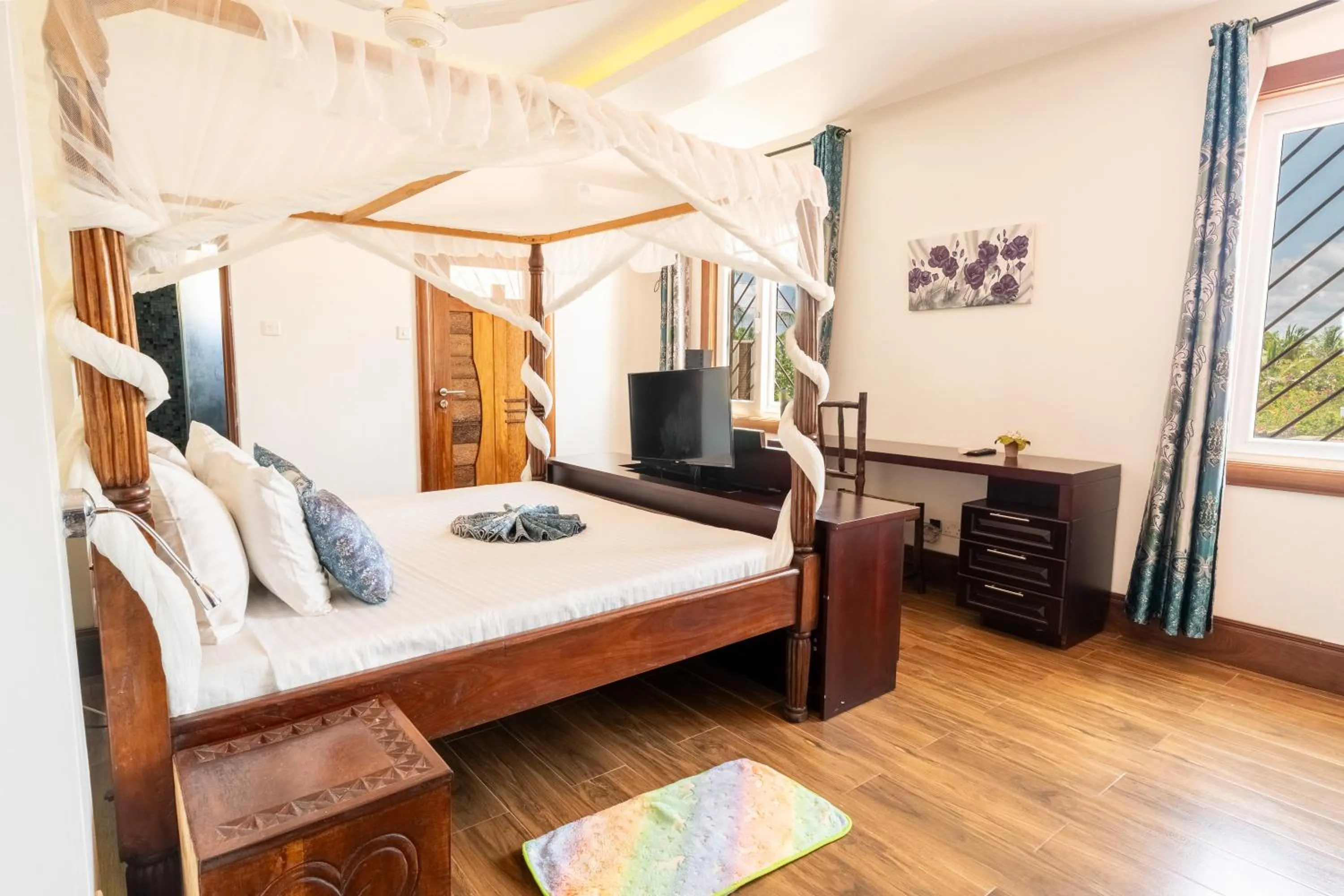 Bed in Queens Chateau Boutique Villa