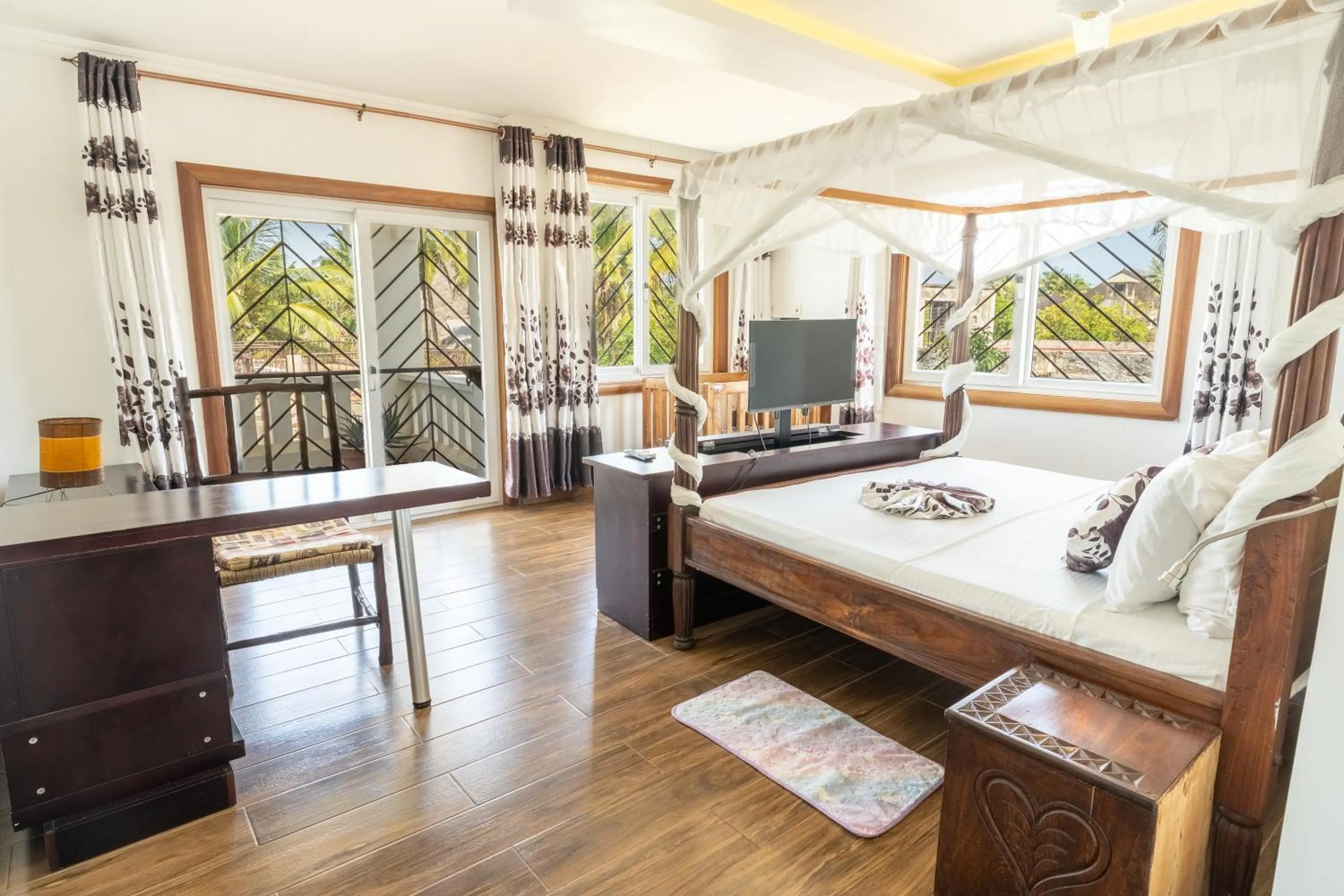 Bed in Queens Chateau Boutique Villa