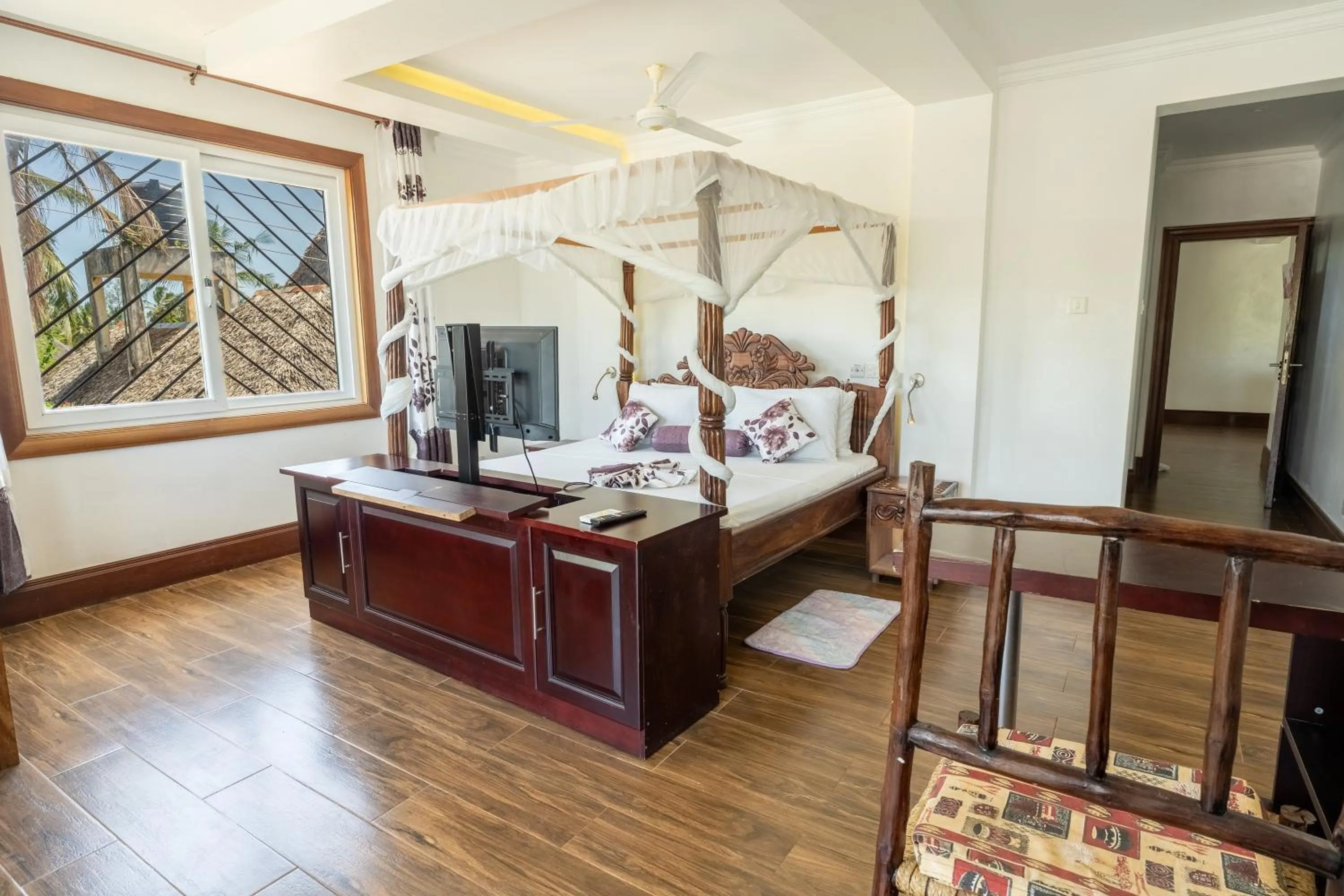 Bed in Queens Chateau Boutique Villa