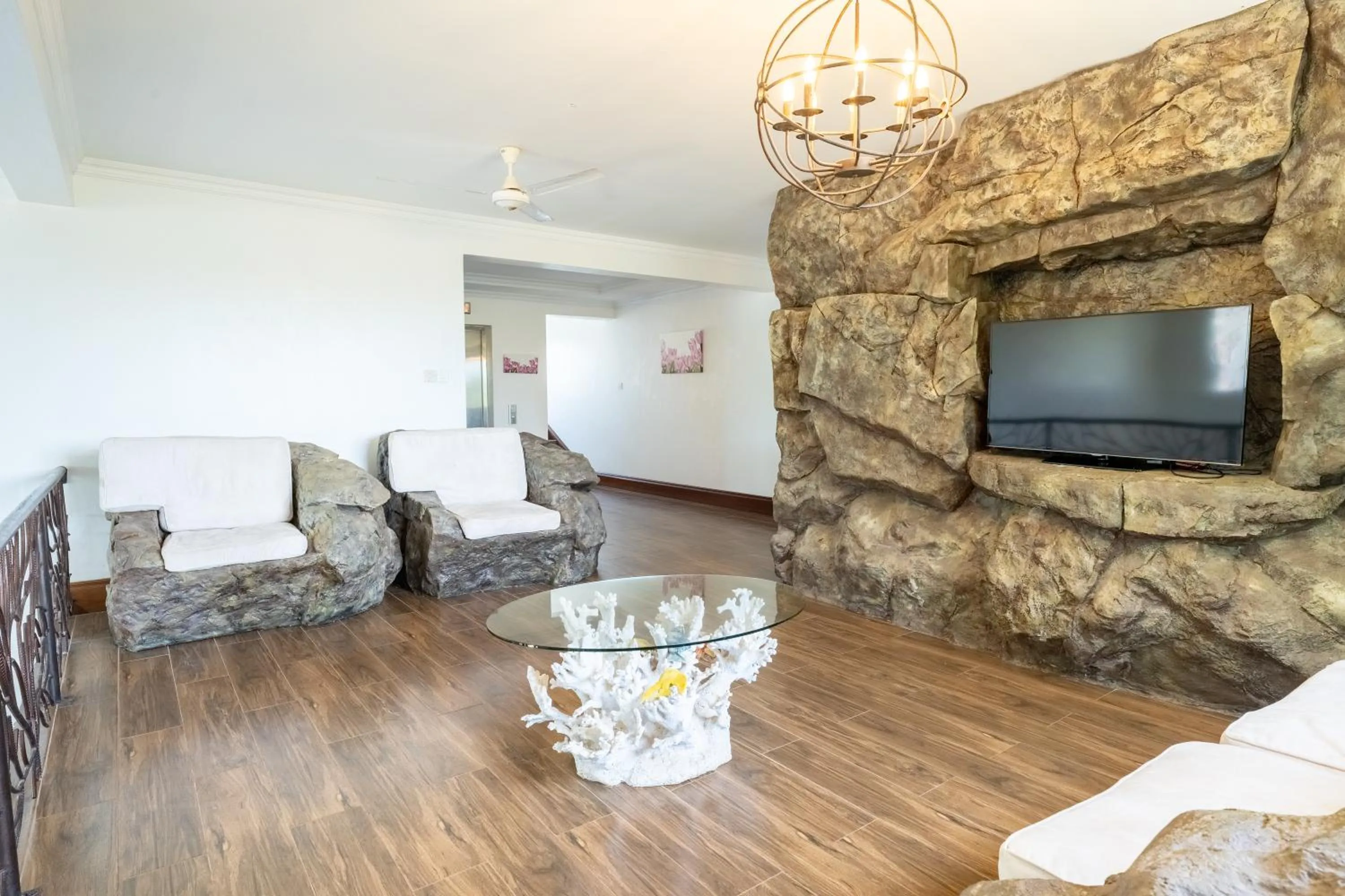 Living room in Queens Chateau Boutique Villa