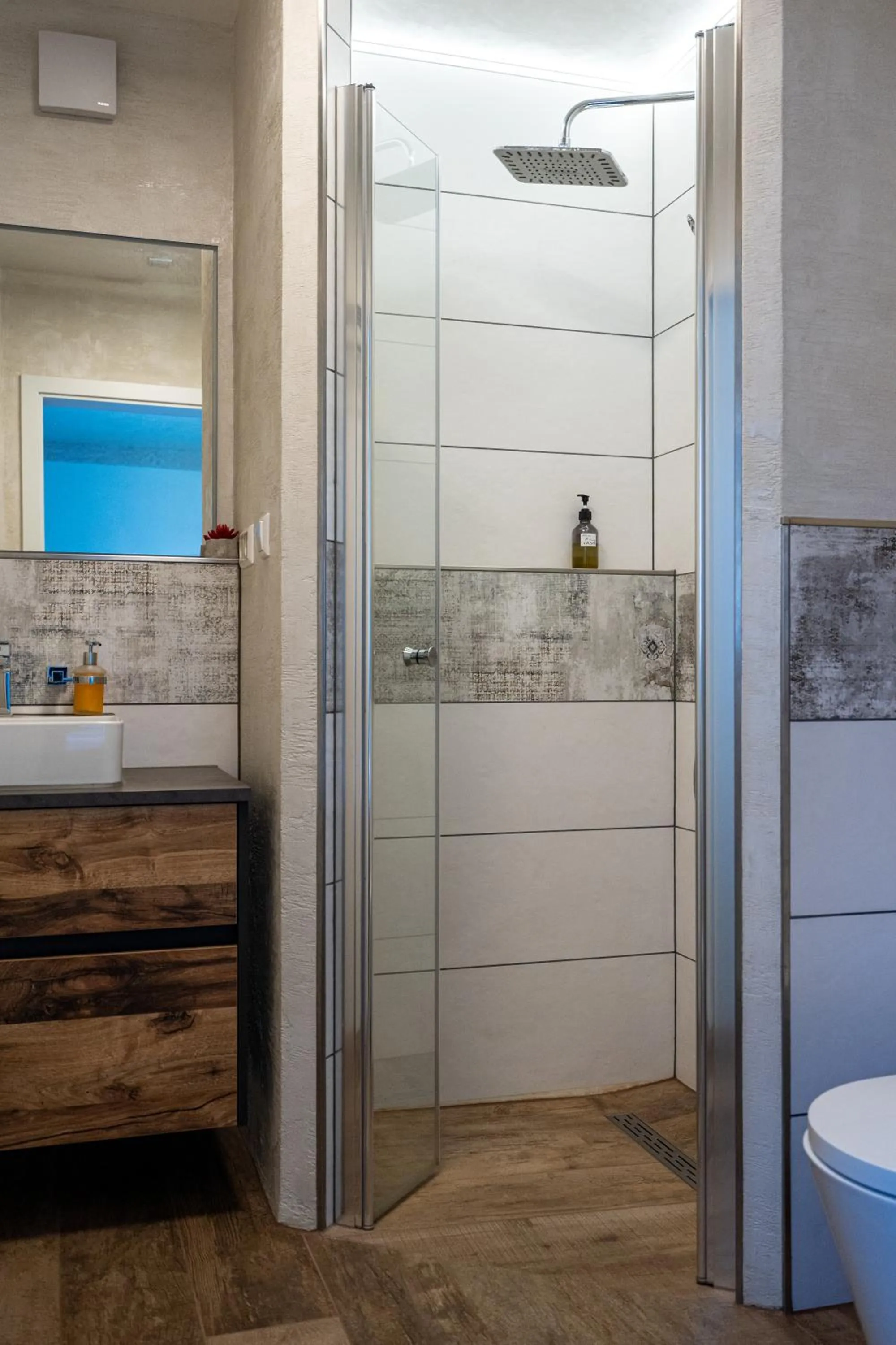 Shower in Dill Hotel