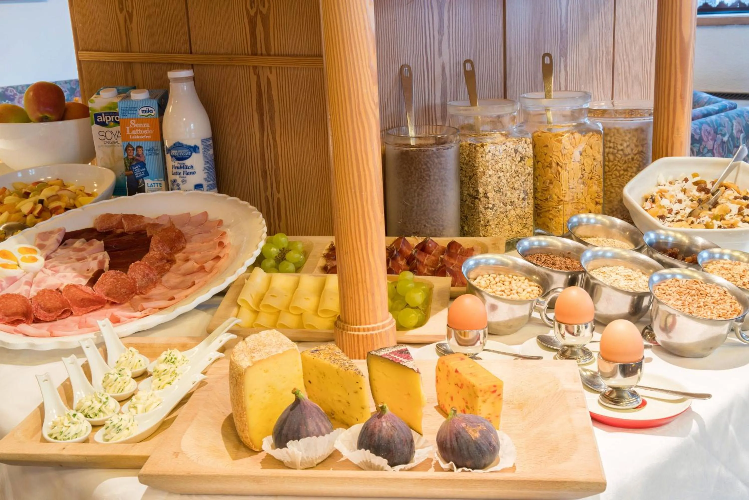 Food and drinks in Piccolo Hotel Gurschler