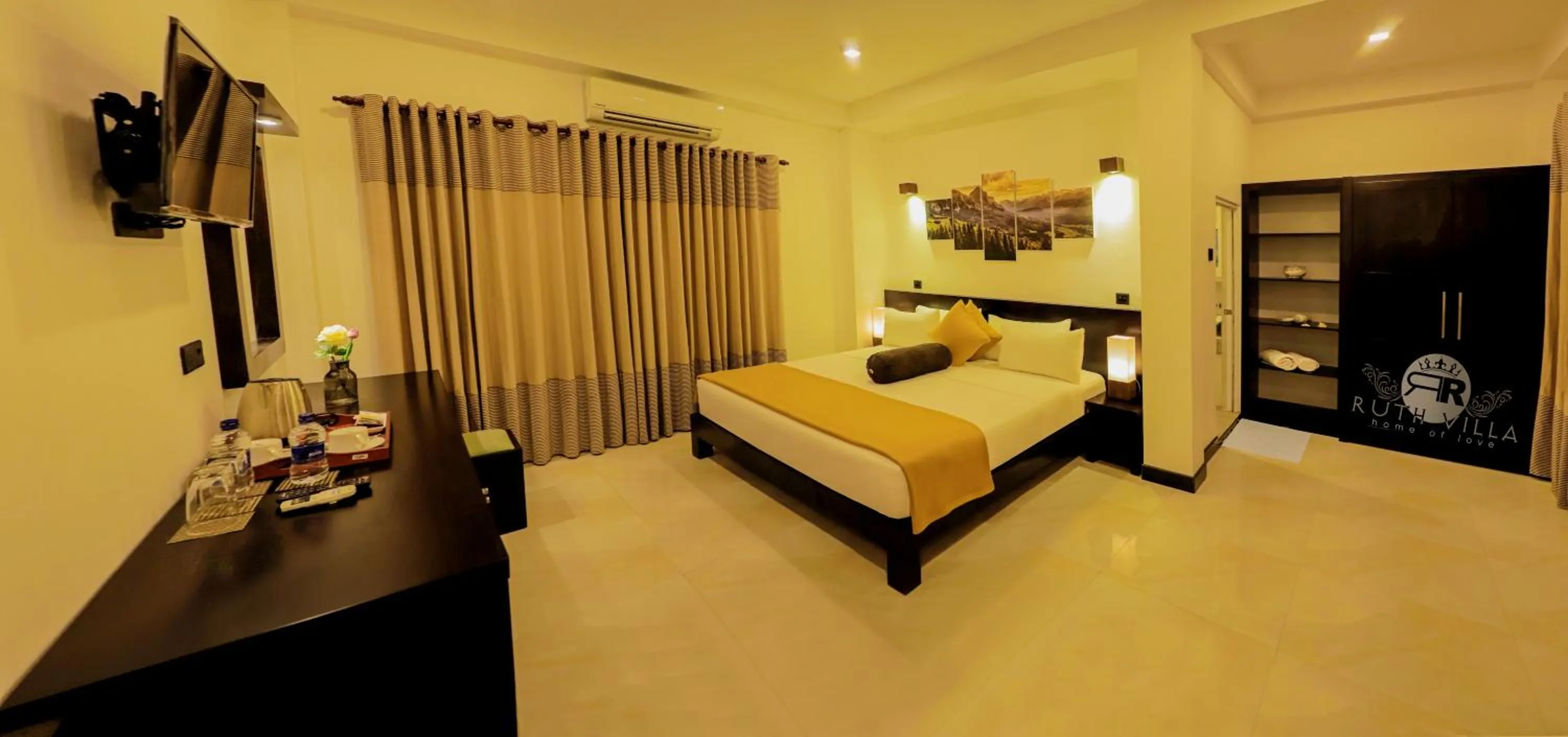 Bedroom, Bed in Ruth Villa