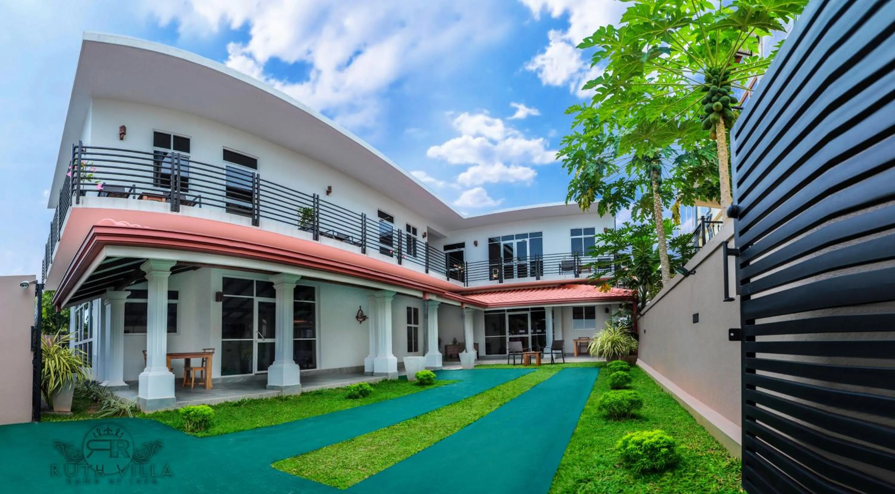 Facade/entrance in Ruth Villa