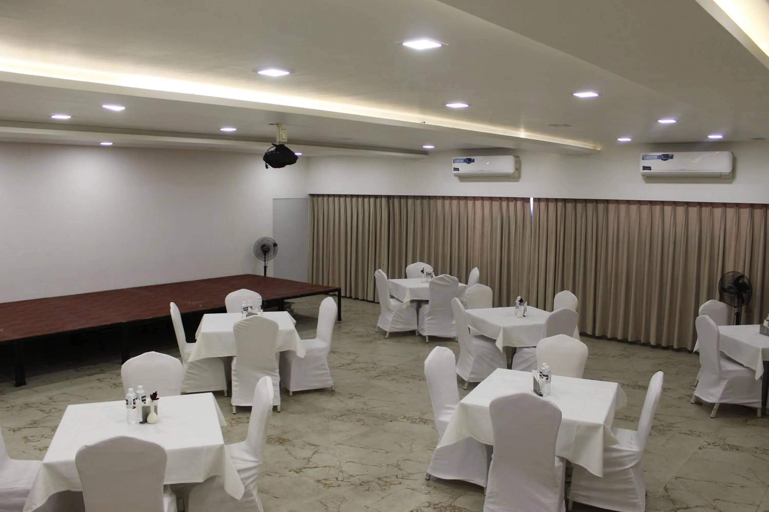 Banquet/Function facilities in Hotel Planet Four