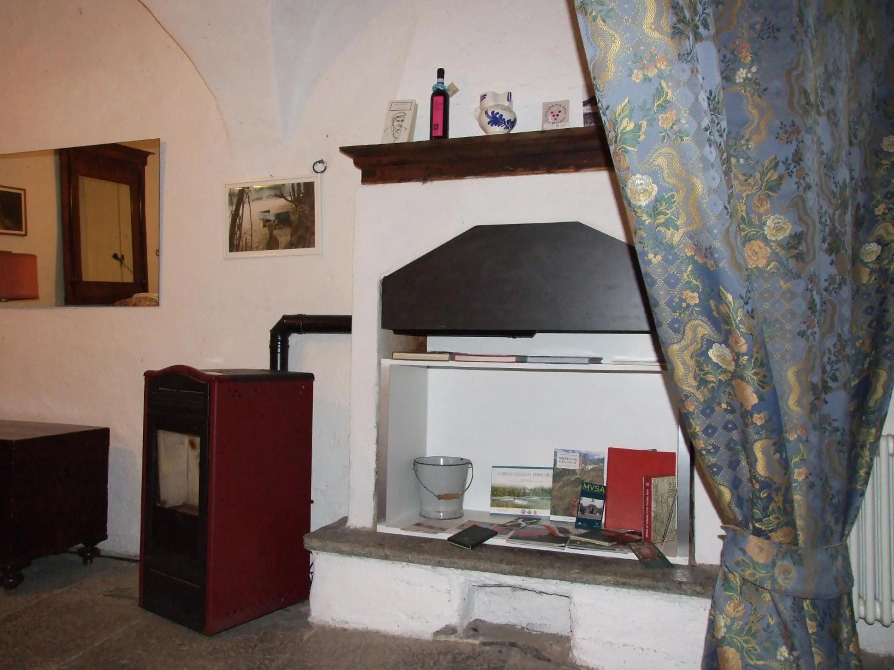 Photo of the whole room in La stufa rossa