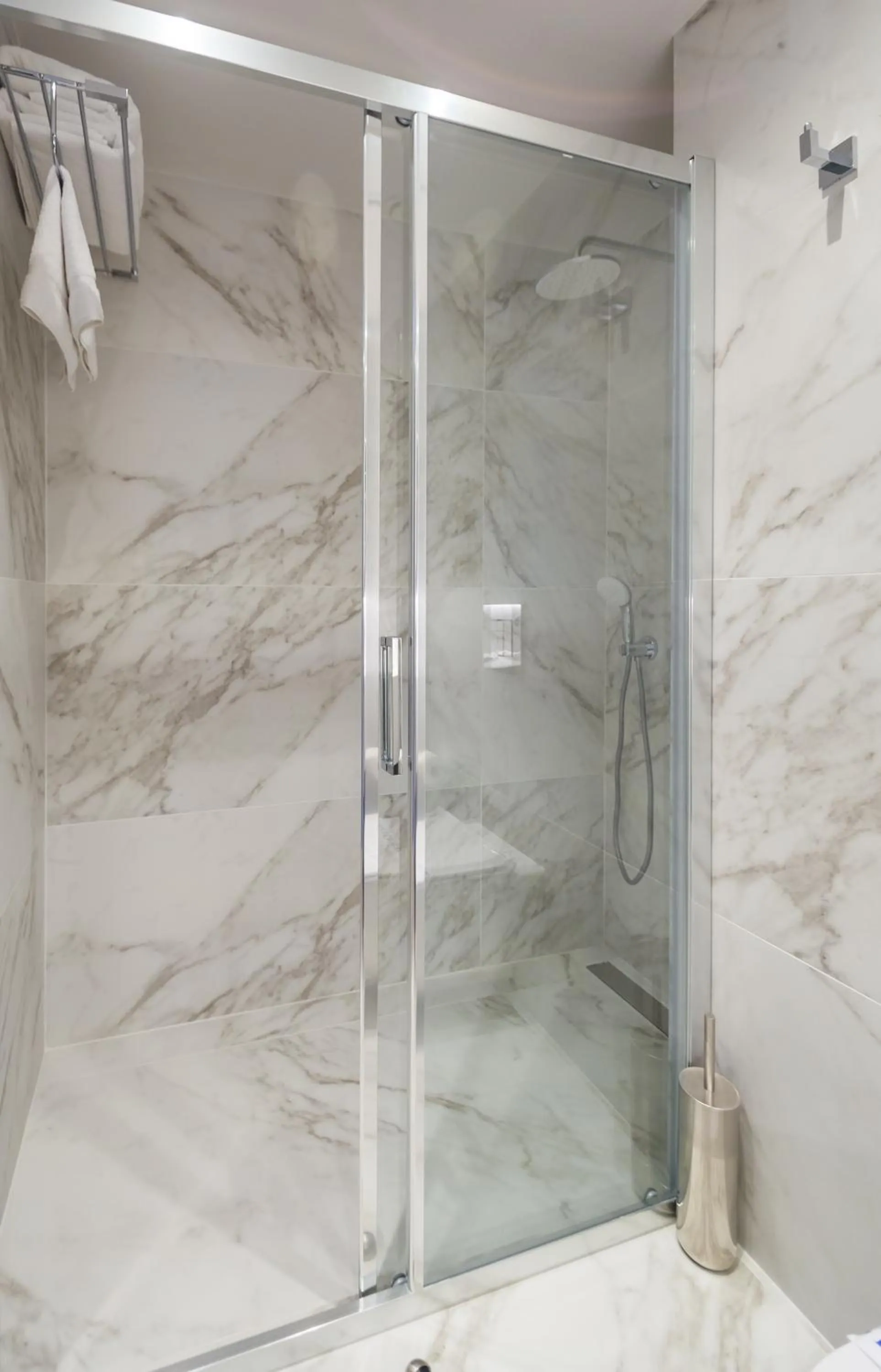 Shower in Sun Hall Hotel