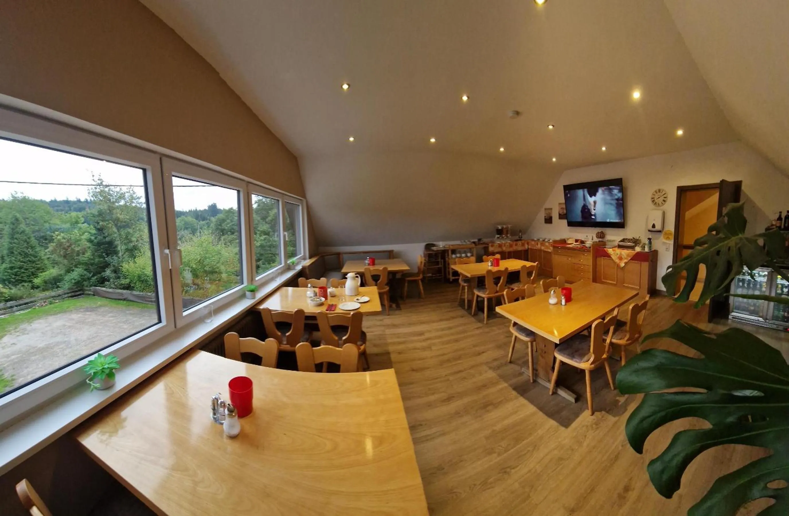 Communal lounge/ TV room in Hotel Platzhirsch