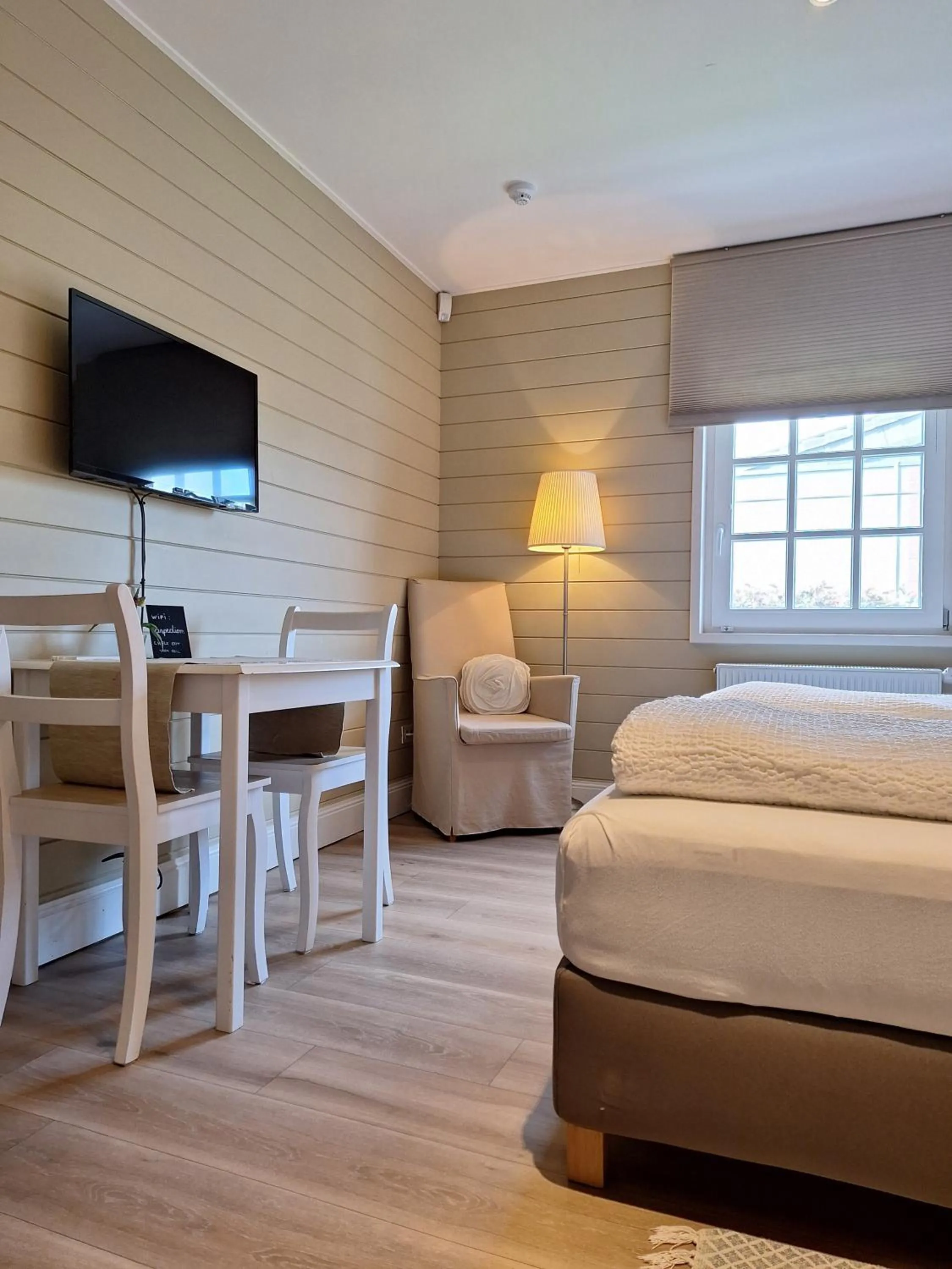 Bed in Casa-Cosi, tourist & business suites & flats with reserved parking included, private sauna