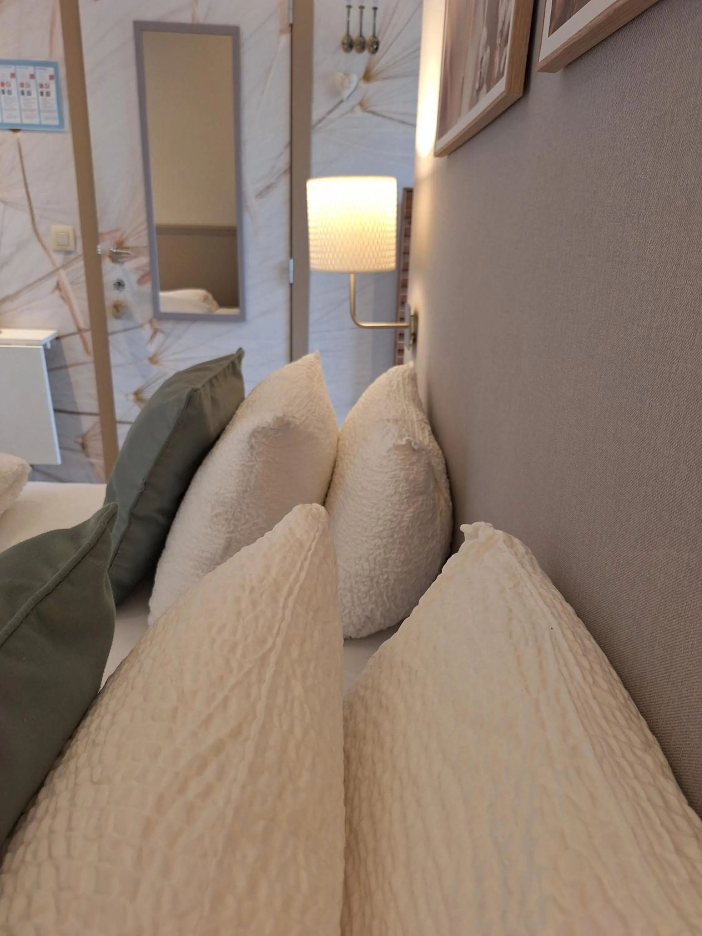 Bed in Casa-Cosi, tourist & business suites & flats with reserved parking included, private sauna