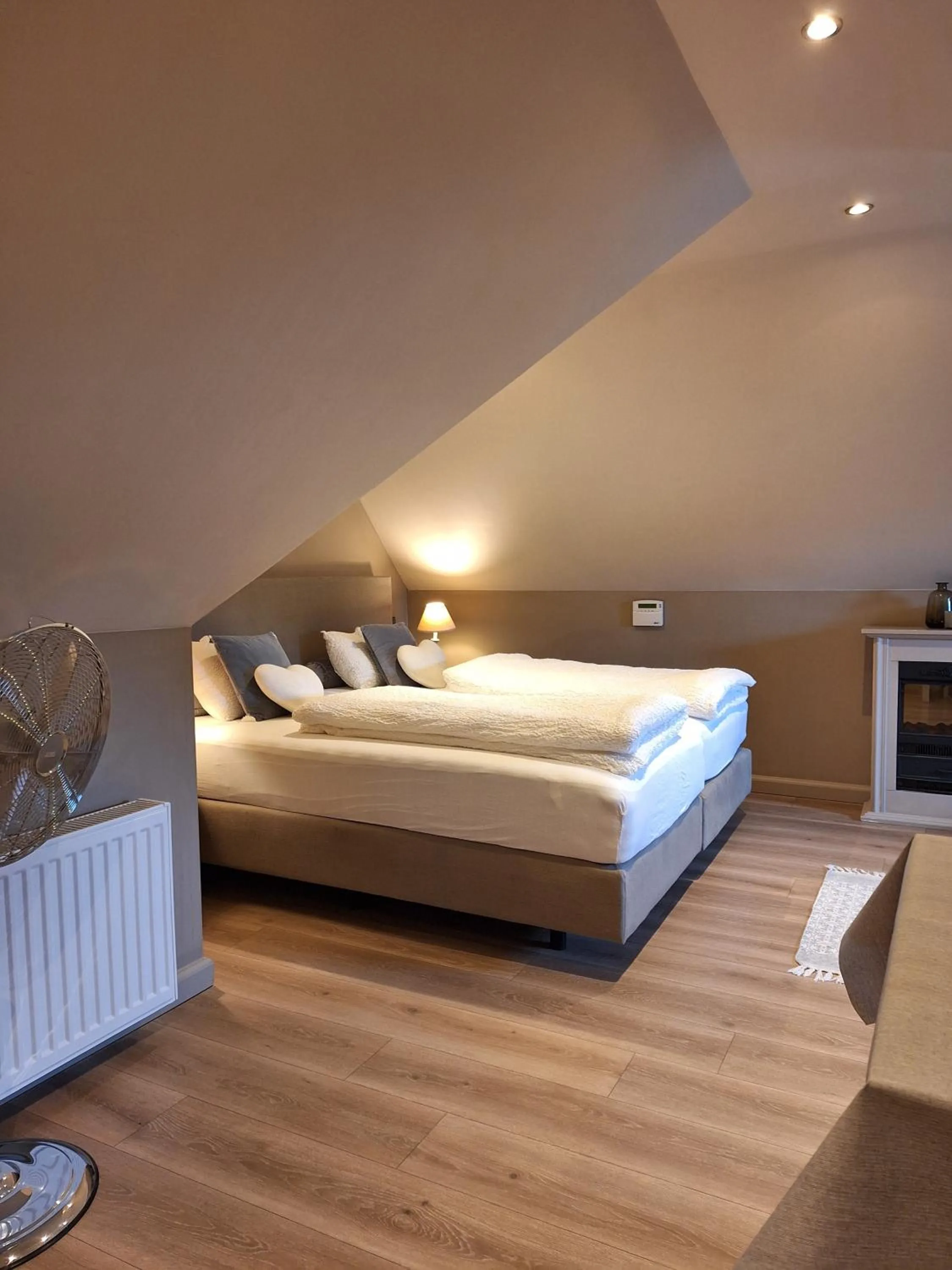 Bed in Casa-Cosi, tourist & business suites & flats with reserved parking included, private sauna