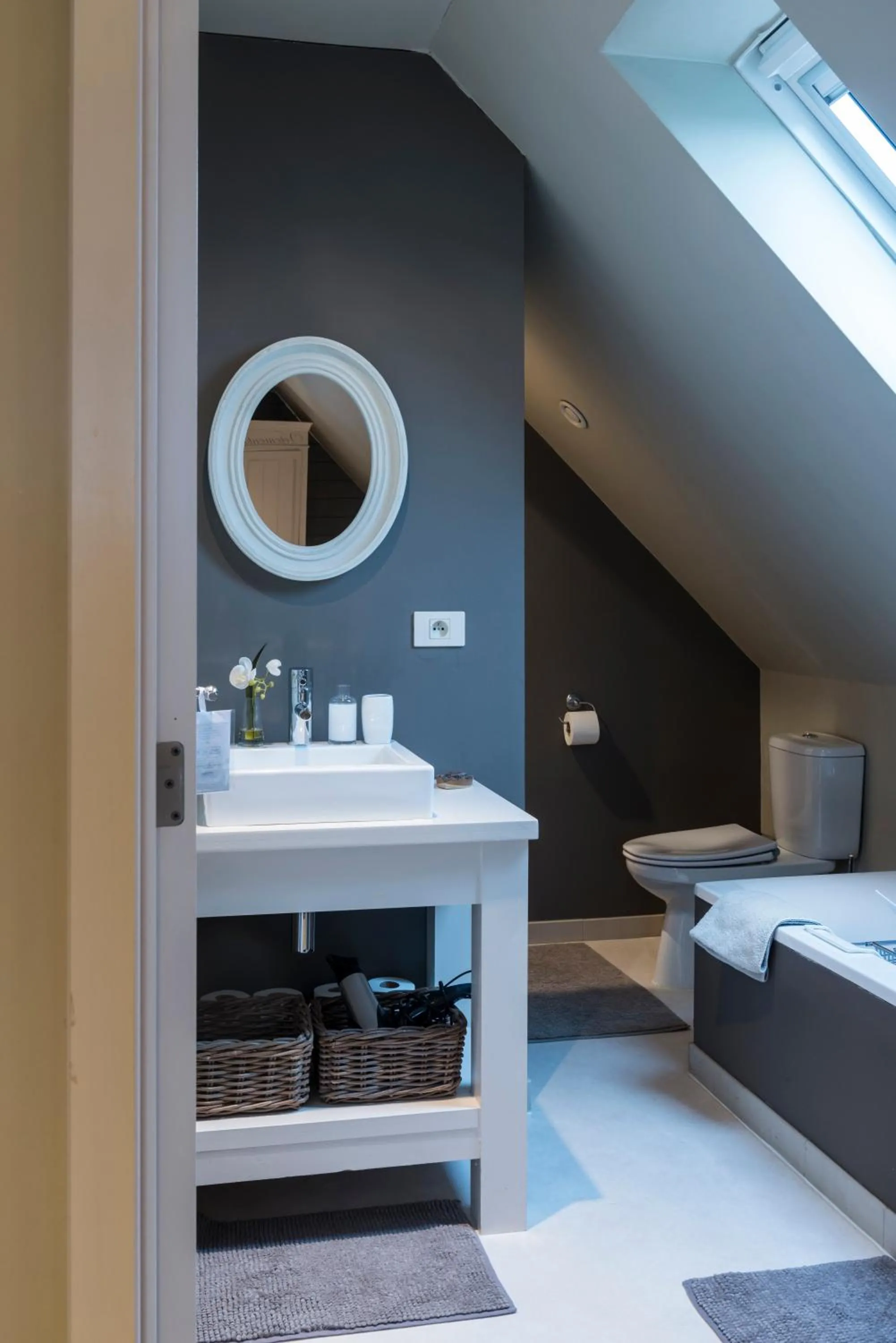 Bathroom, Bed in Casa-Cosi, tourist & business suites & flats with reserved parking included, private sauna
