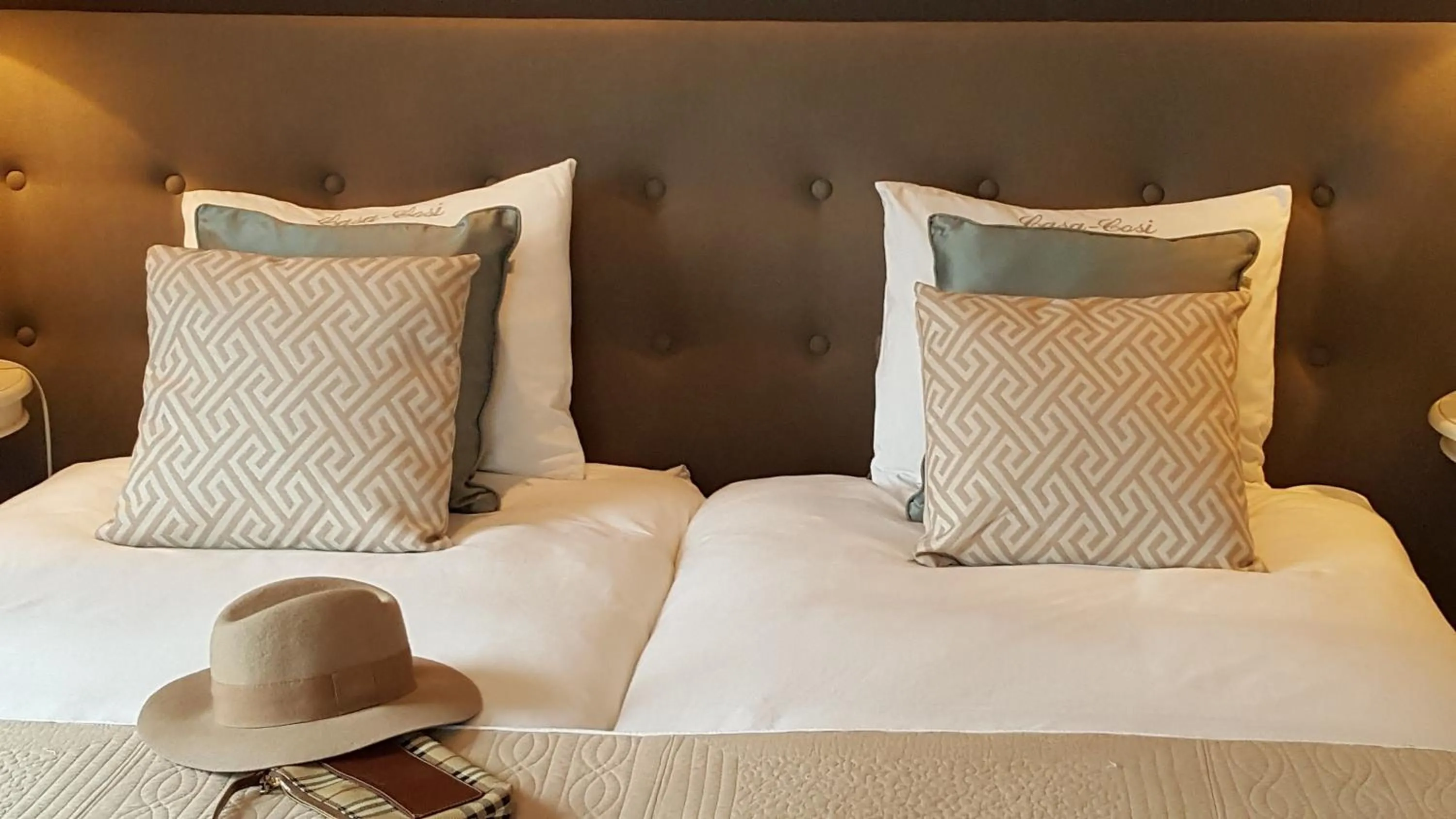 Bed in Casa-Cosi, tourist & business suites & flats with reserved parking included, private sauna