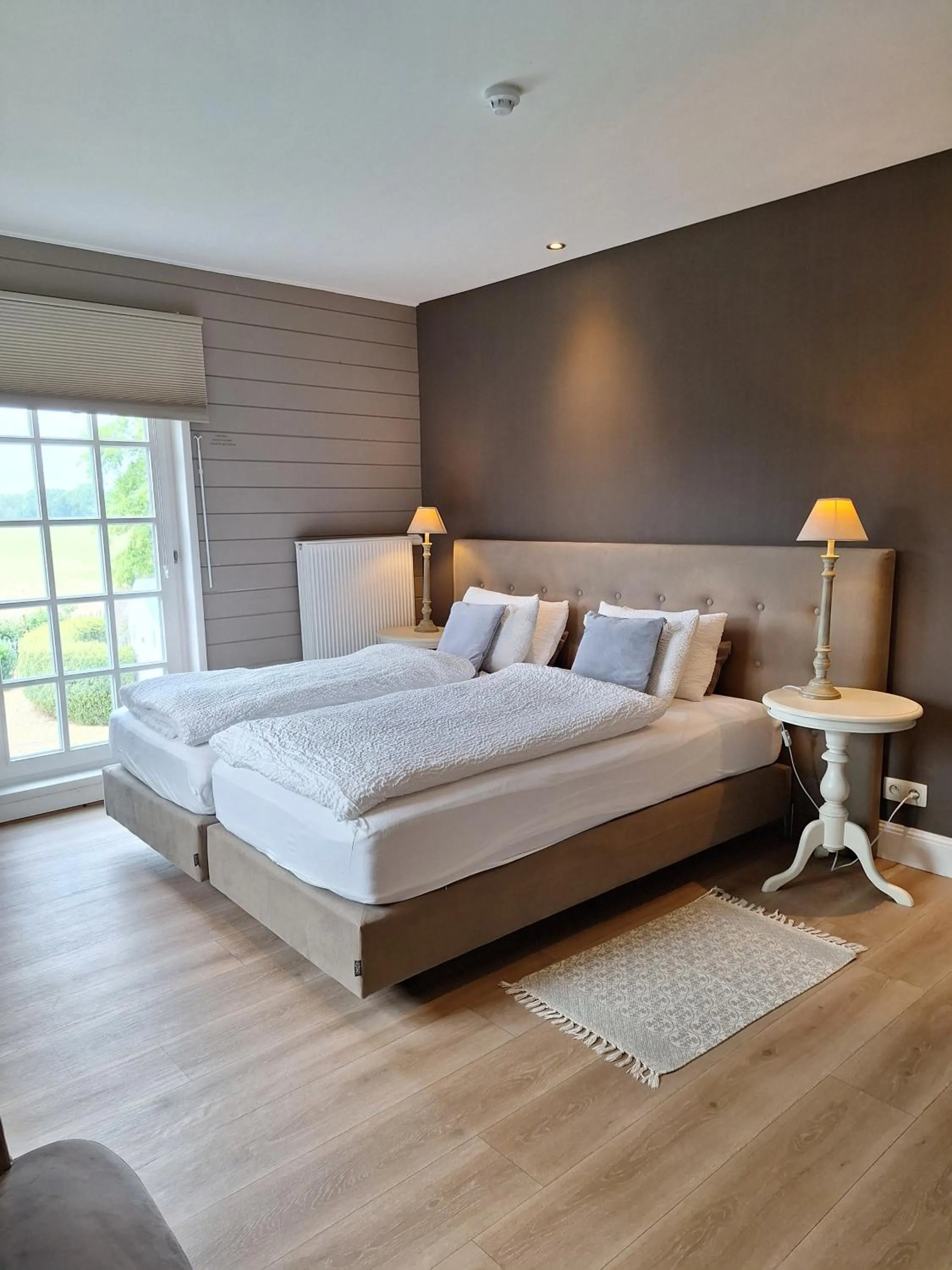 Bed in Casa-Cosi, tourist & business suites & flats with reserved parking included, private sauna