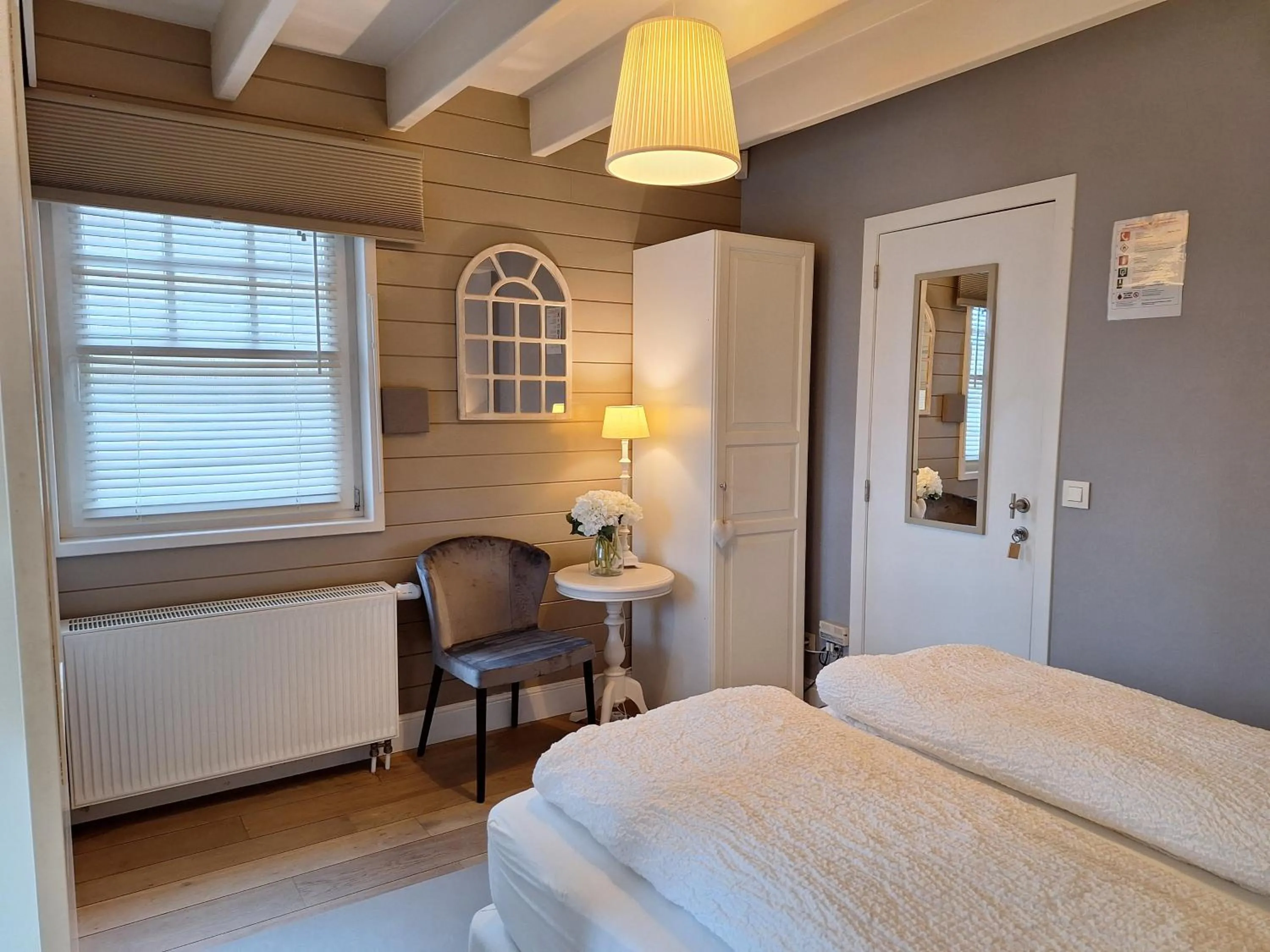 Bed in Casa-Cosi, tourist & business suites & flats with reserved parking included, private sauna