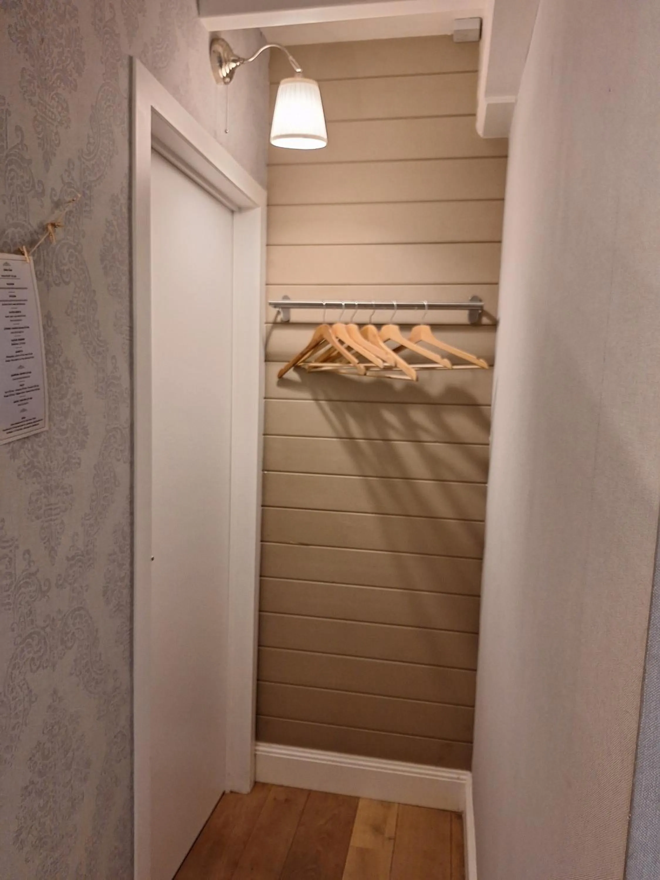 Casa-Cosi, tourist & business suites & flats with reserved parking included, private sauna