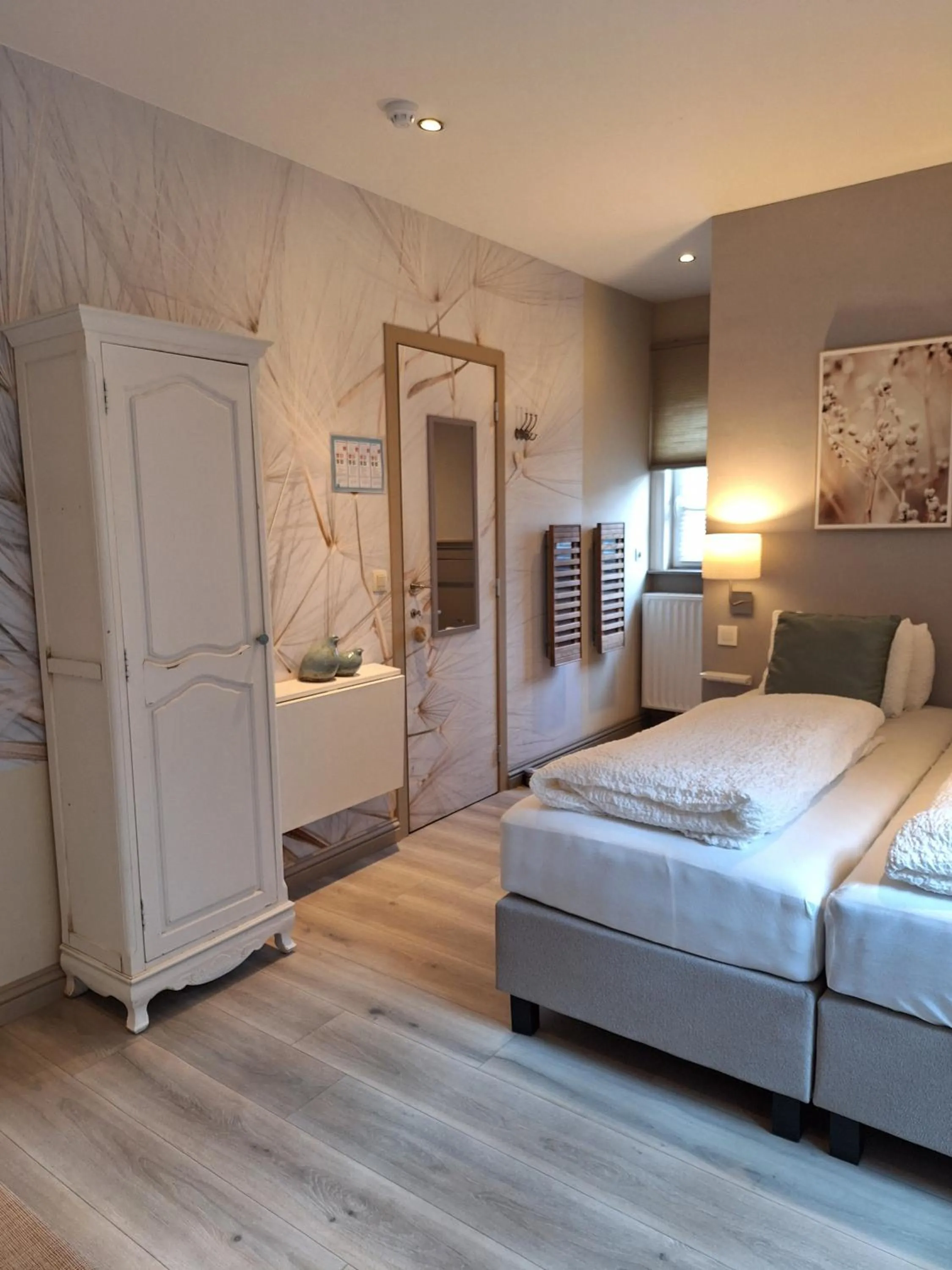 Bed in Casa-Cosi, tourist & business suites & flats with reserved parking included, private sauna