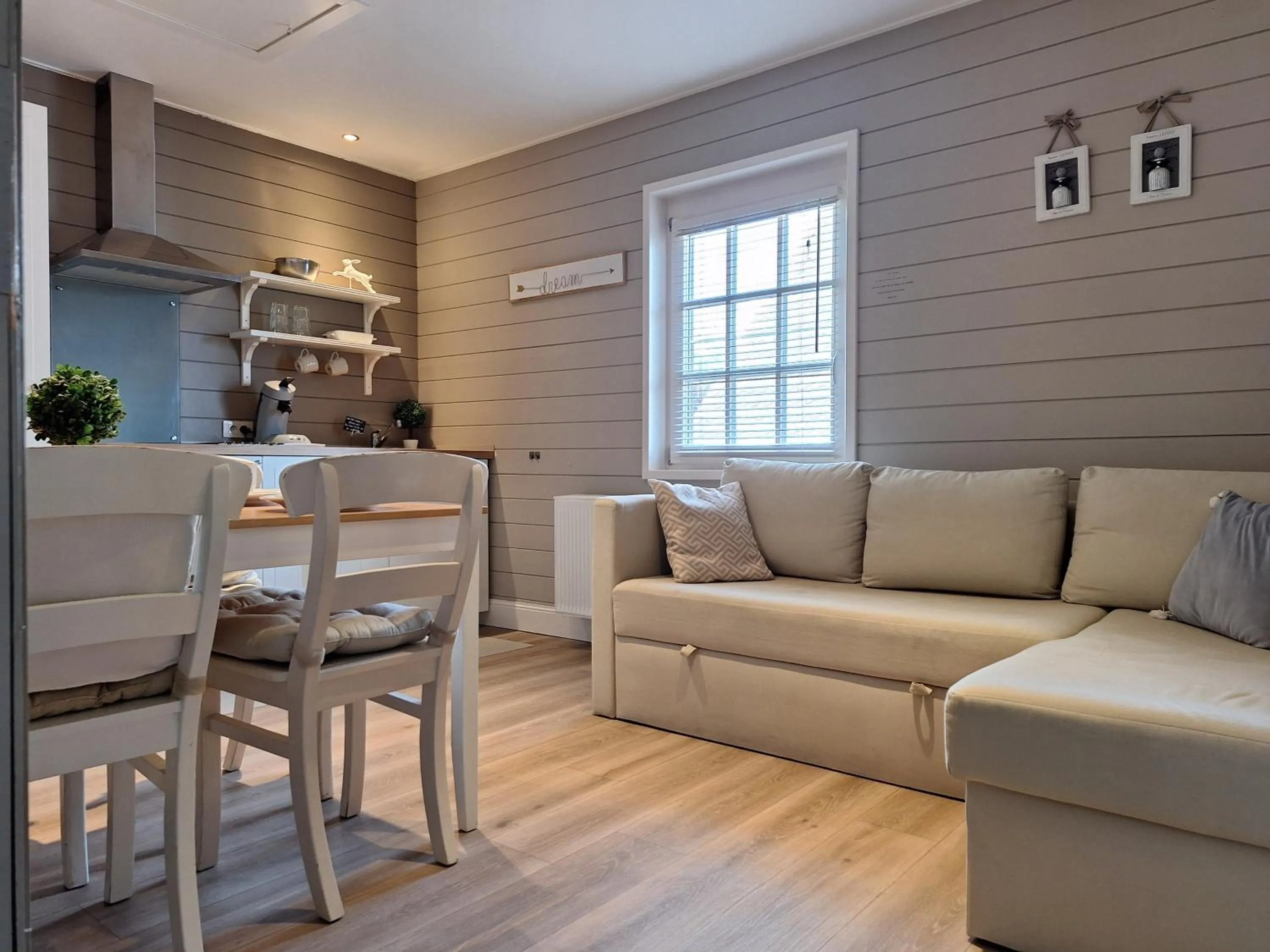 Casa-Cosi, tourist & business suites & flats with reserved parking included, private sauna