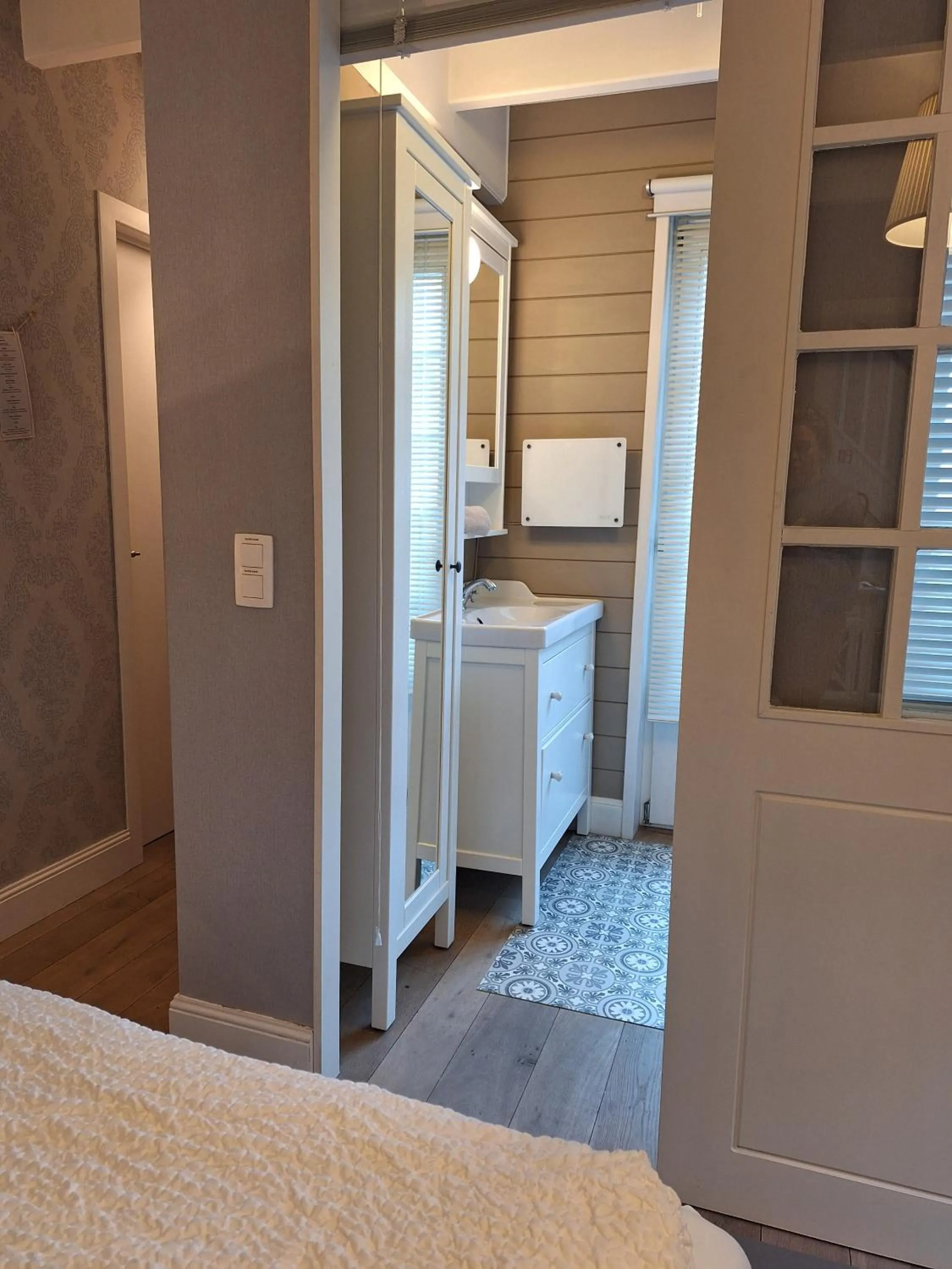 Bed in Casa-Cosi, tourist & business suites & flats with reserved parking included, private sauna