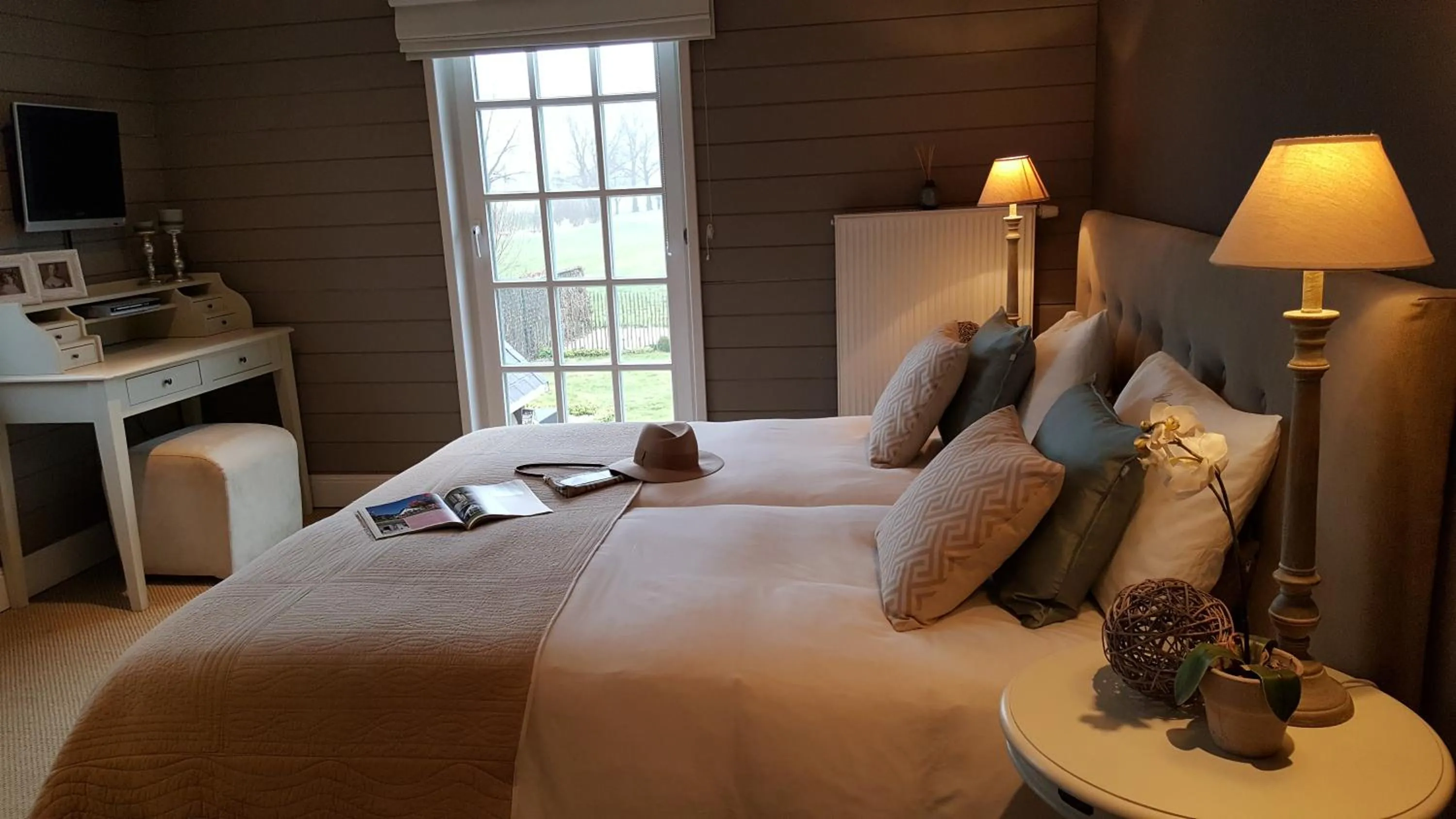 Bed in Casa-Cosi, tourist & business suites & flats with reserved parking included, private sauna